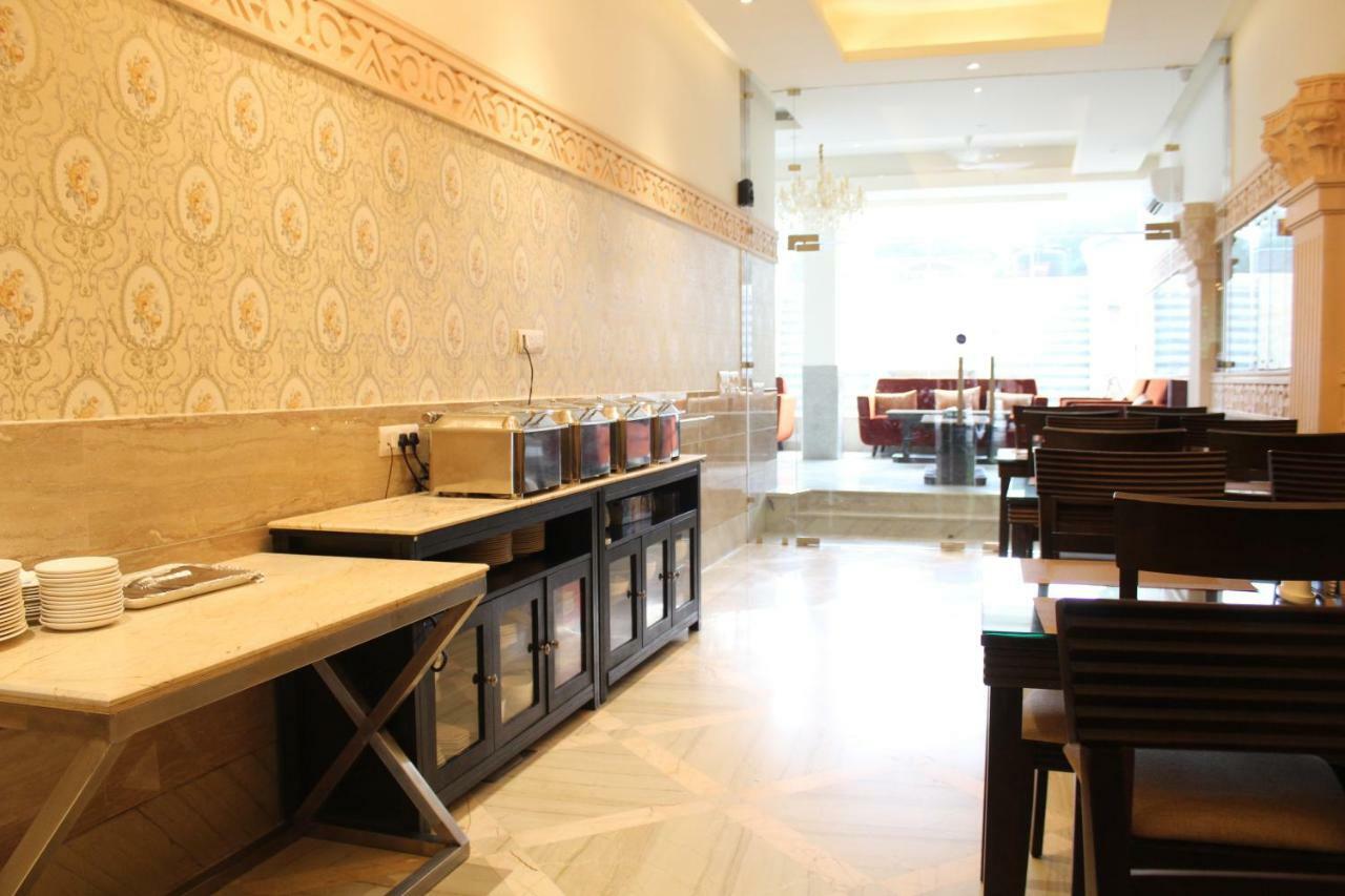 Hotel Royal Iffco Chowk 4*