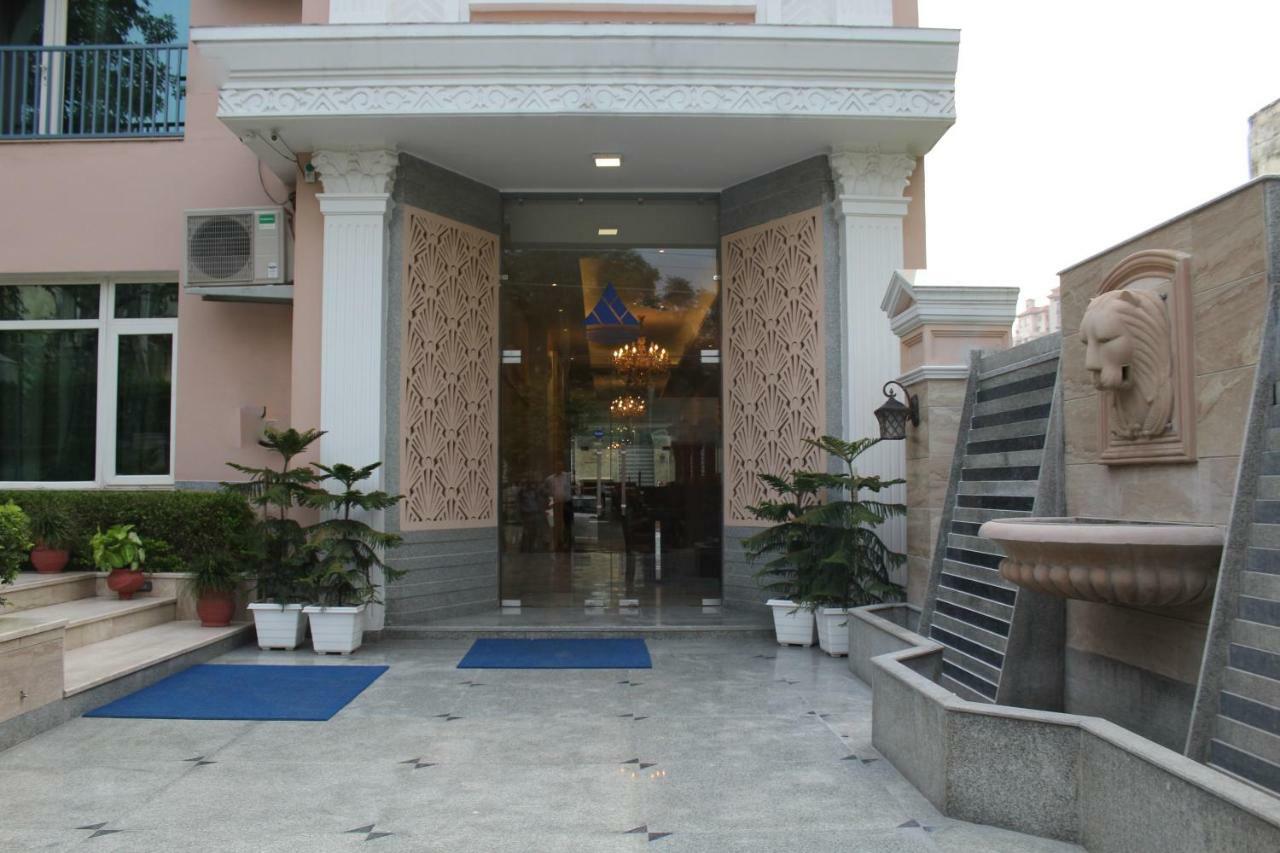 Hotel Royal Iffco Chowk 4*