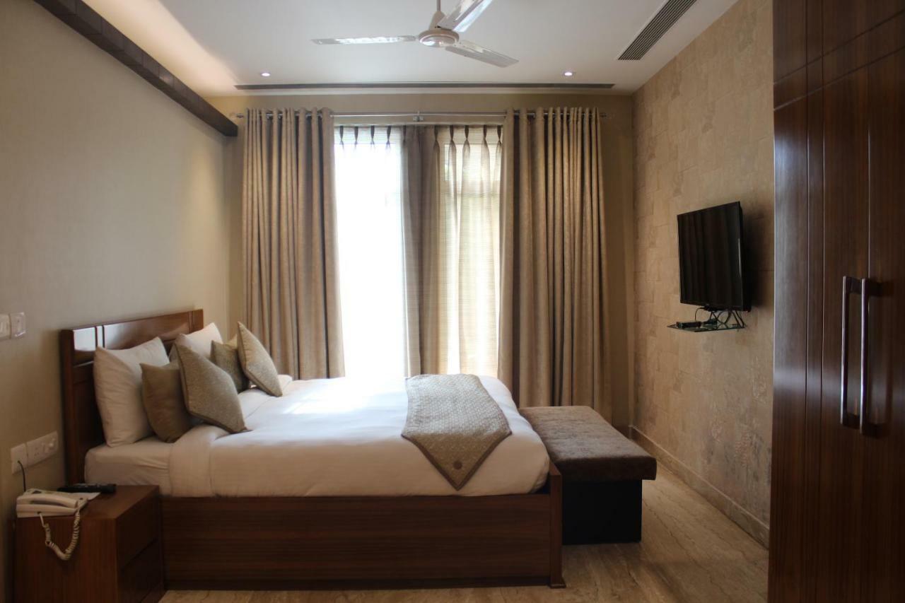 Hotel Royal Iffco Chowk 4*