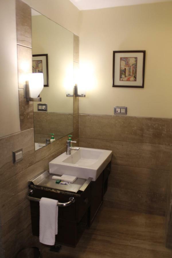 Hotel Royal Iffco Chowk Gurgaon