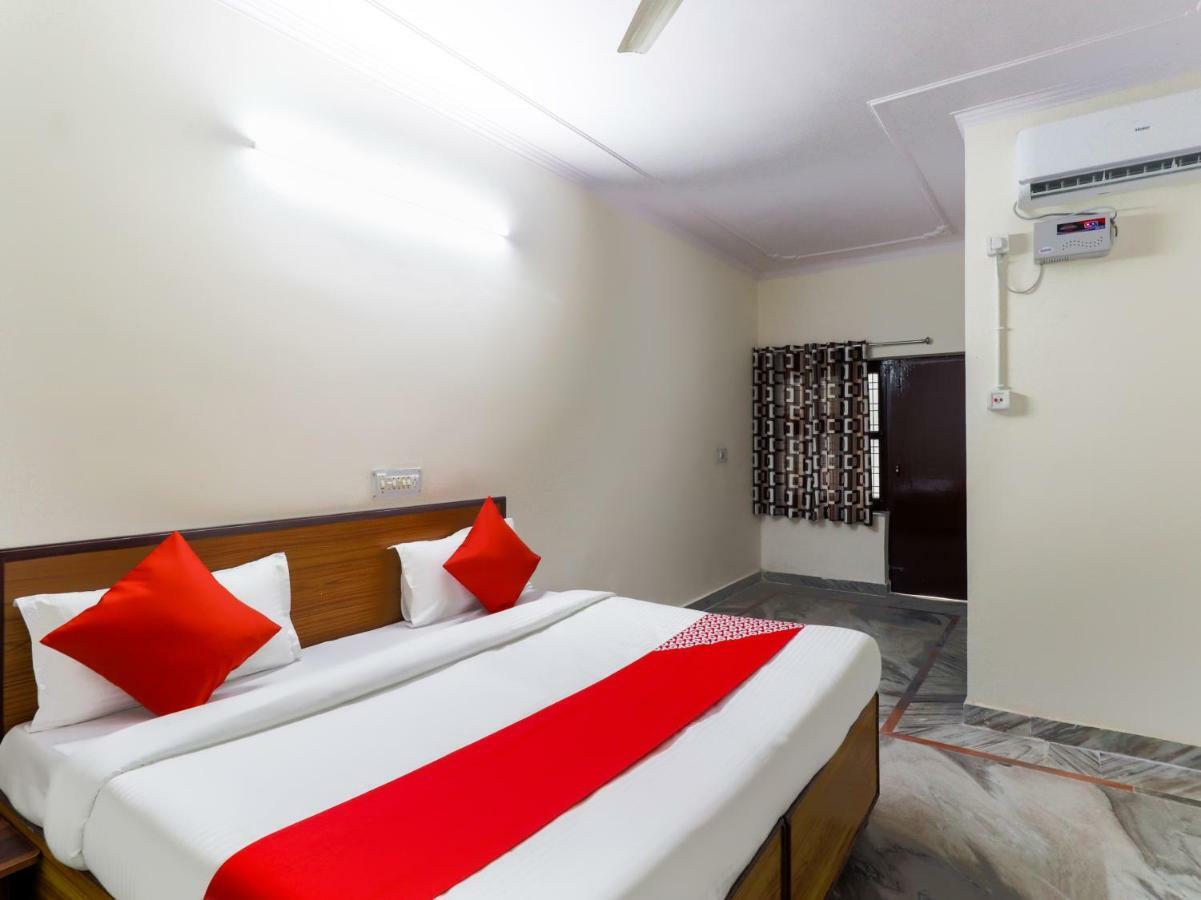 Oyo 39797 Om Hotel