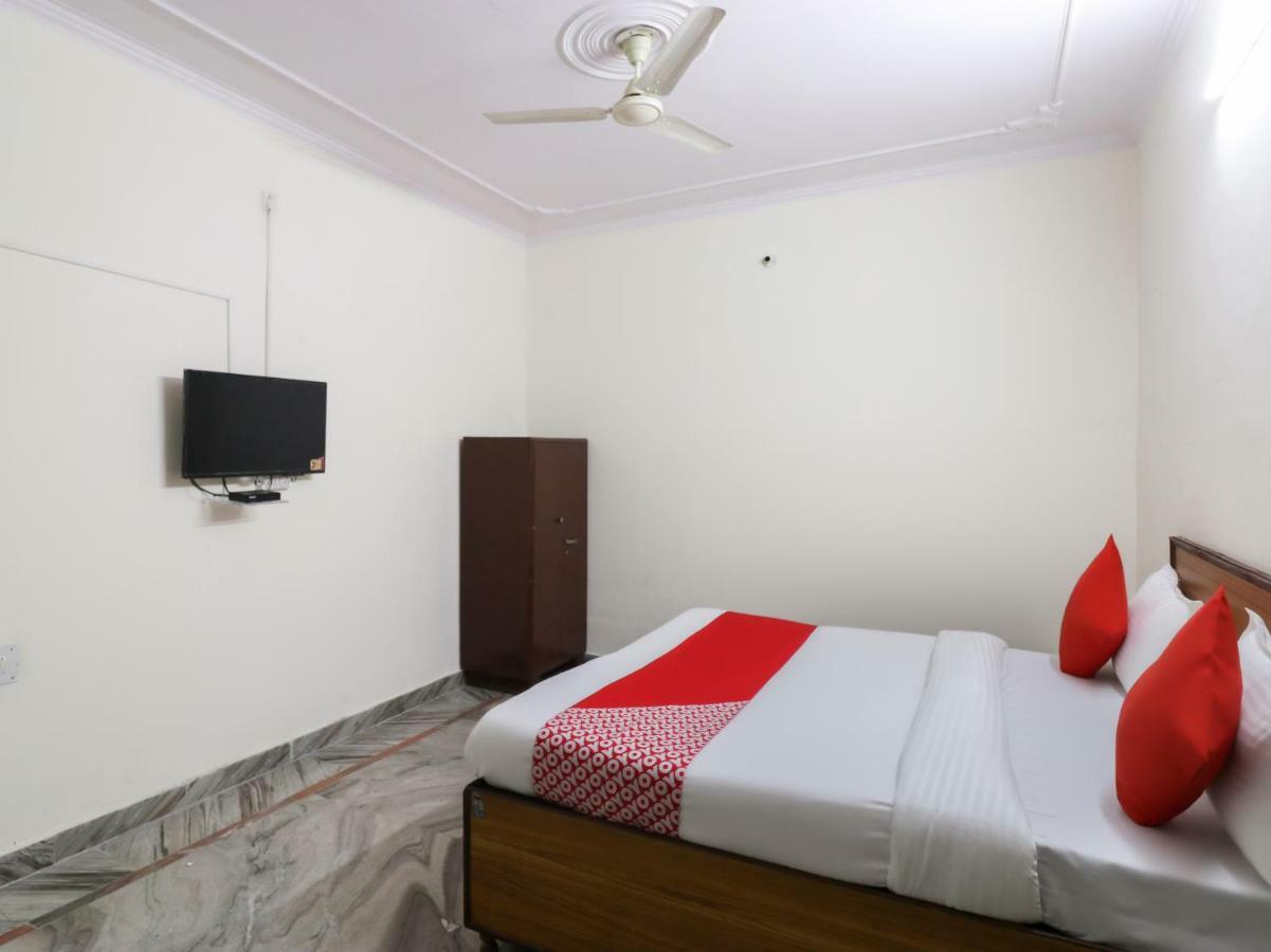 Oyo 39797 Om Hotel