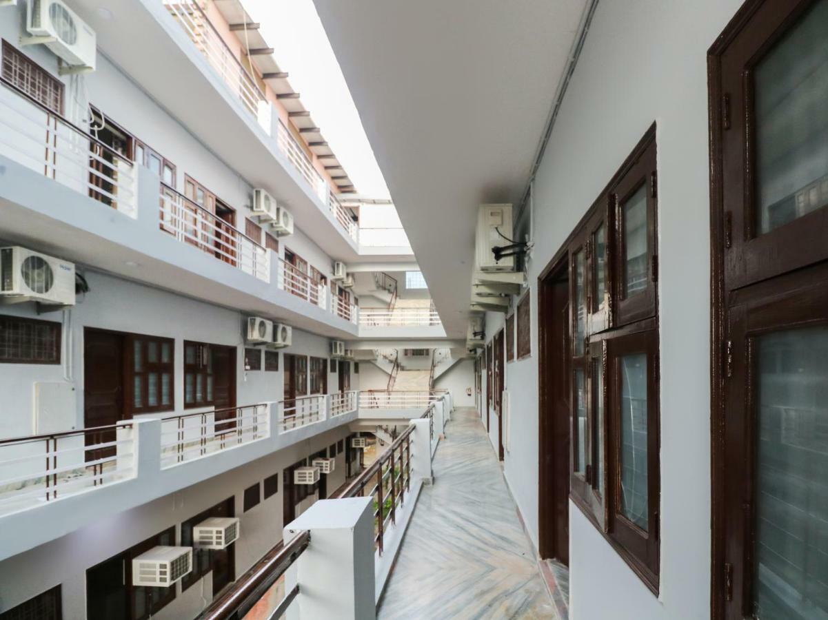 Oyo 39797 Om Hotel Gurgaon