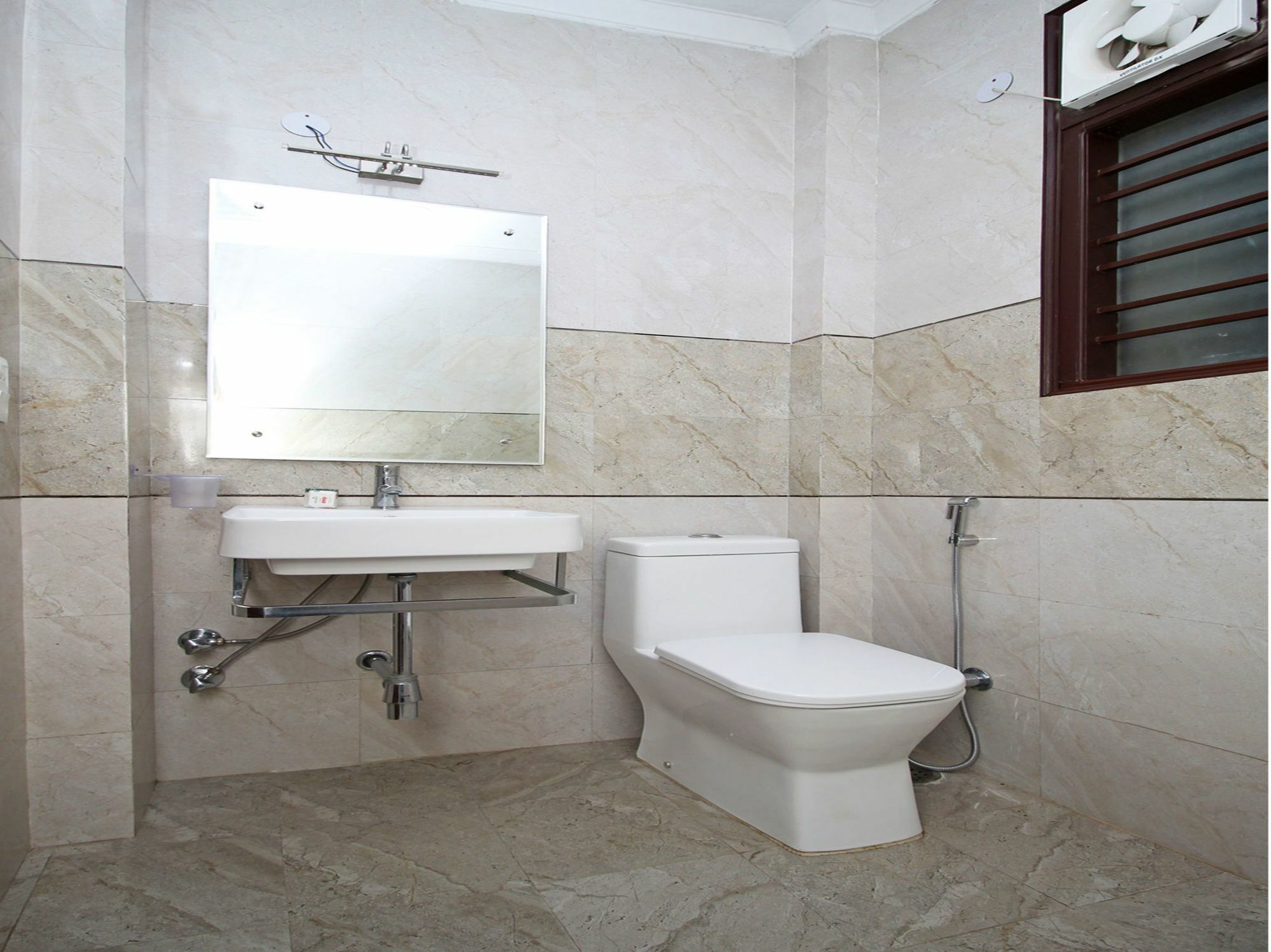 Fabhotel Mannat Residency Sec 52 3*