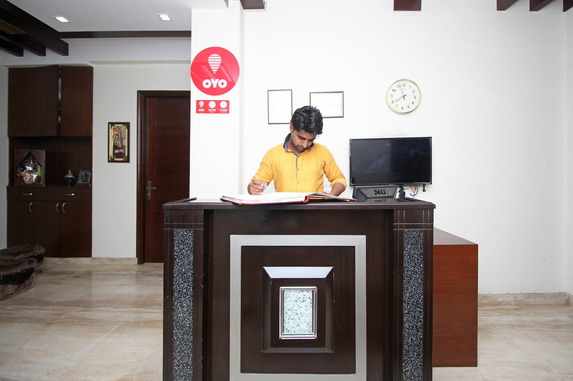 Hotel Fabhotel Mannat Residency Sec 52