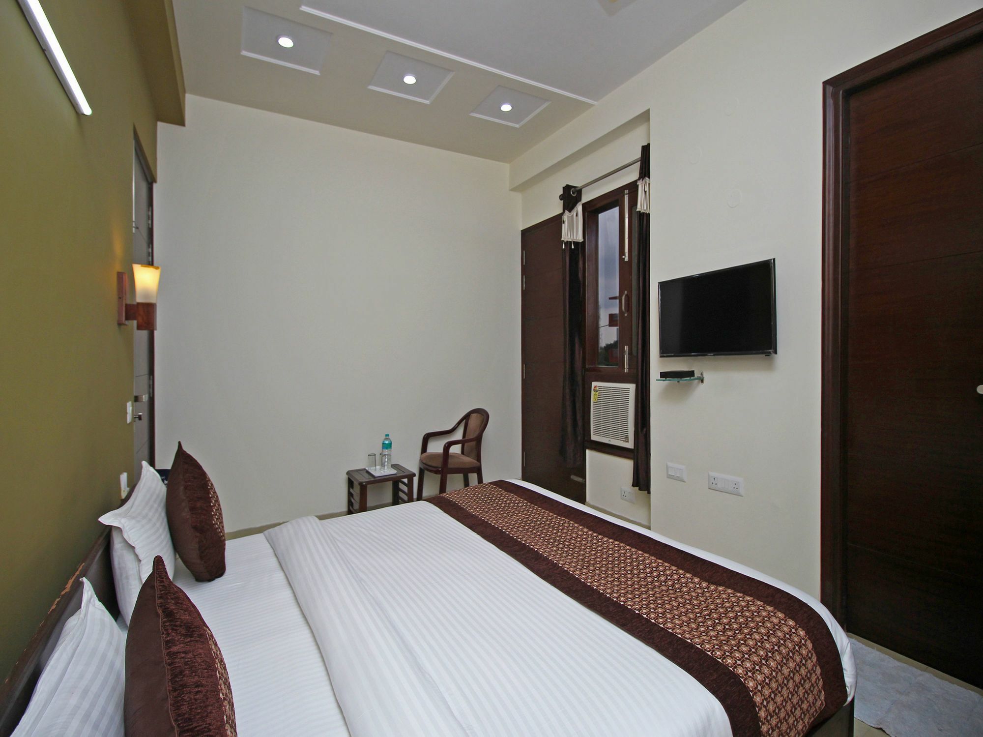 Hotel Fabhotel Mannat Residency Sec 52 3*