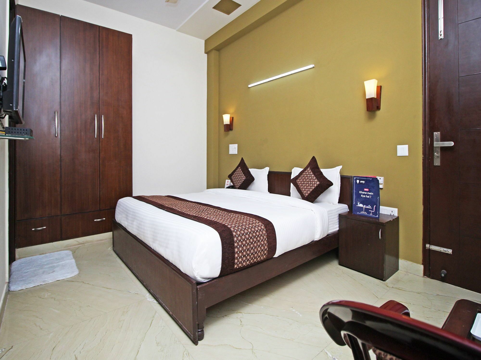 Fabhotel Mannat Residency Sec 52 3*