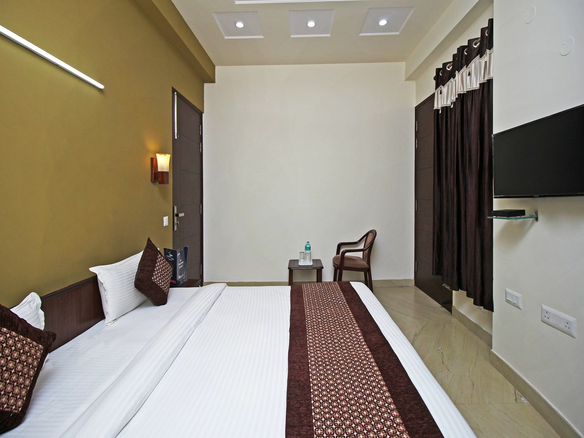 Fabhotel Mannat Residency Sec 52 Gurgaon
