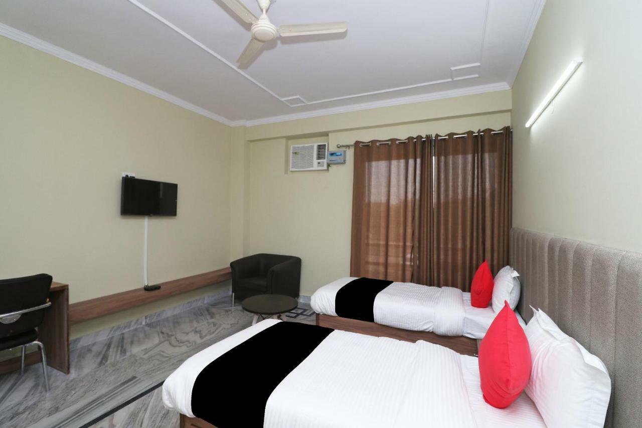 Capital O Esscon House Near Payal Cinema Hotel 3*
