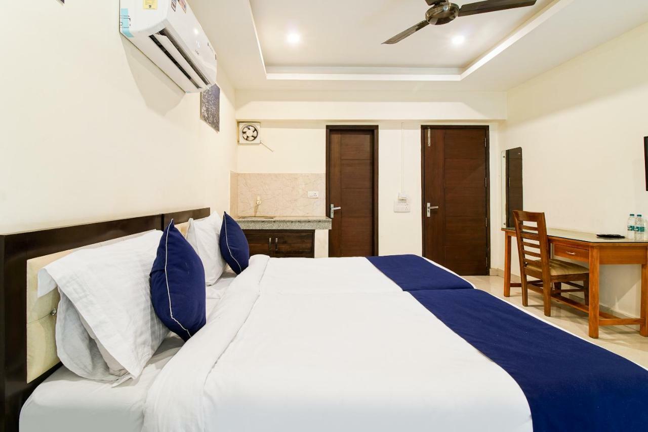 Silverkey Executive 20024 Golf Course Road Hotel