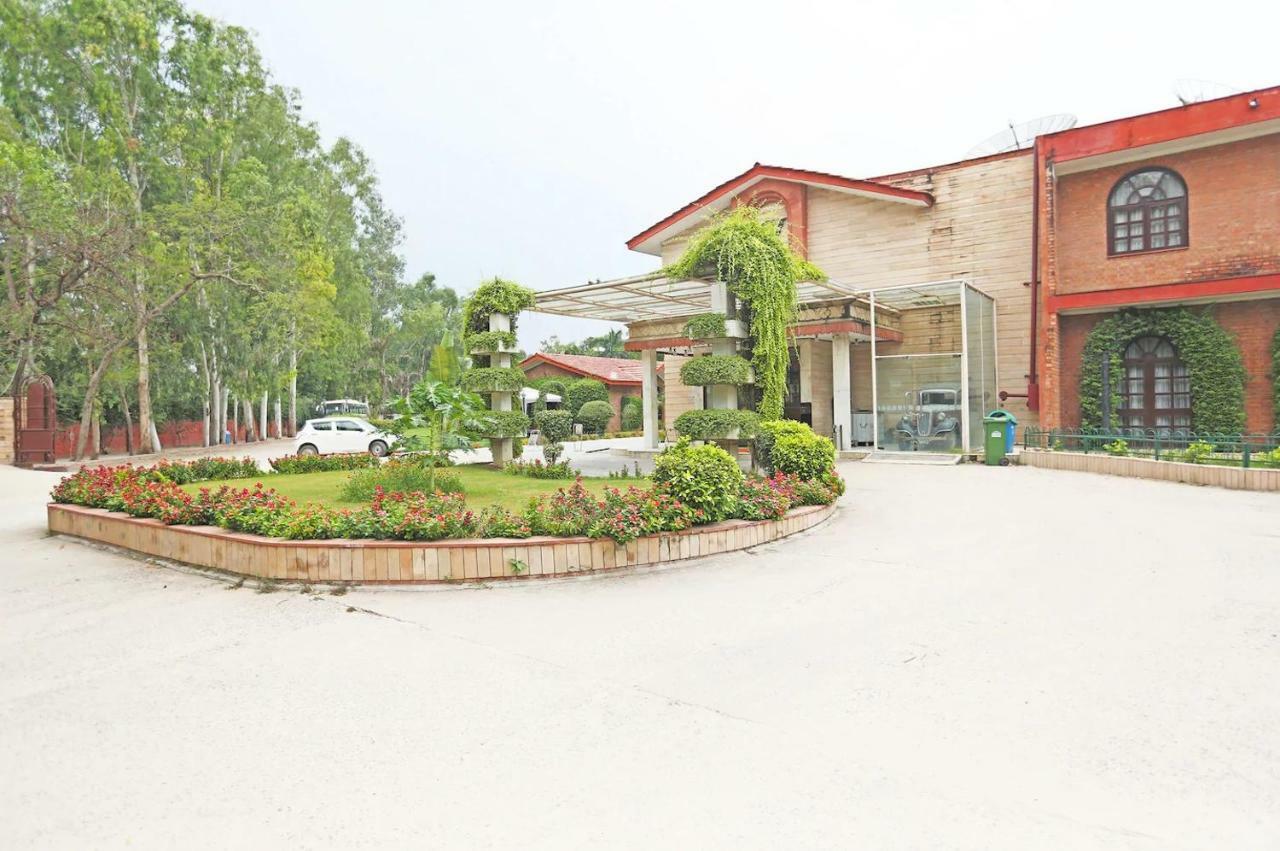 Ashok Country Resort 4*