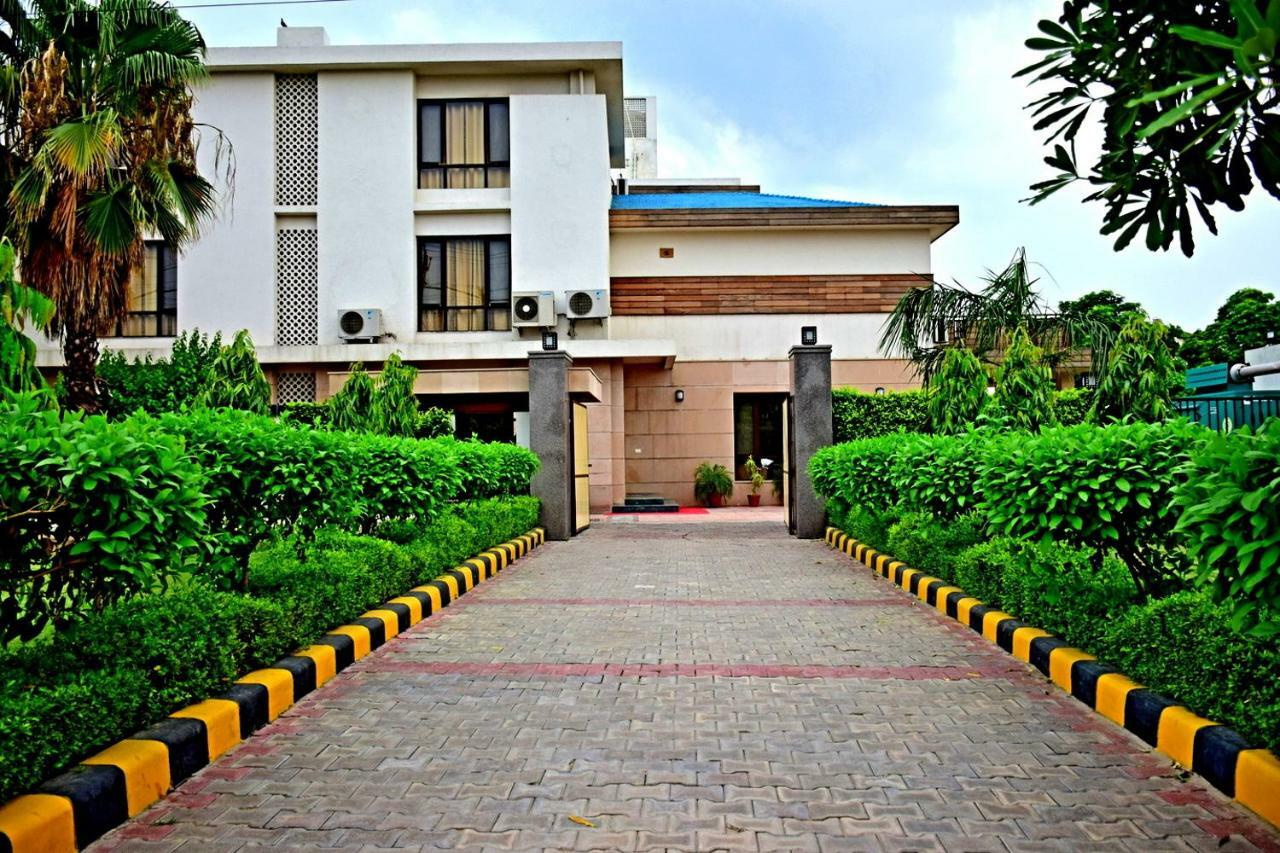 Hotel When In - Service Apartments, Next To Artemis Hospital 3*