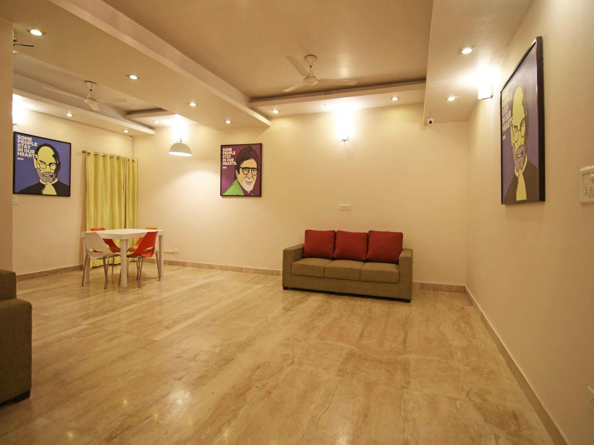 Hotel Townhouse Unitech Cyber Park Near Omaxe Celebration Mall