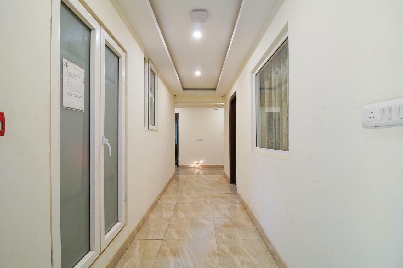 Silverkey Executive 20024 Golf Course Road 3*