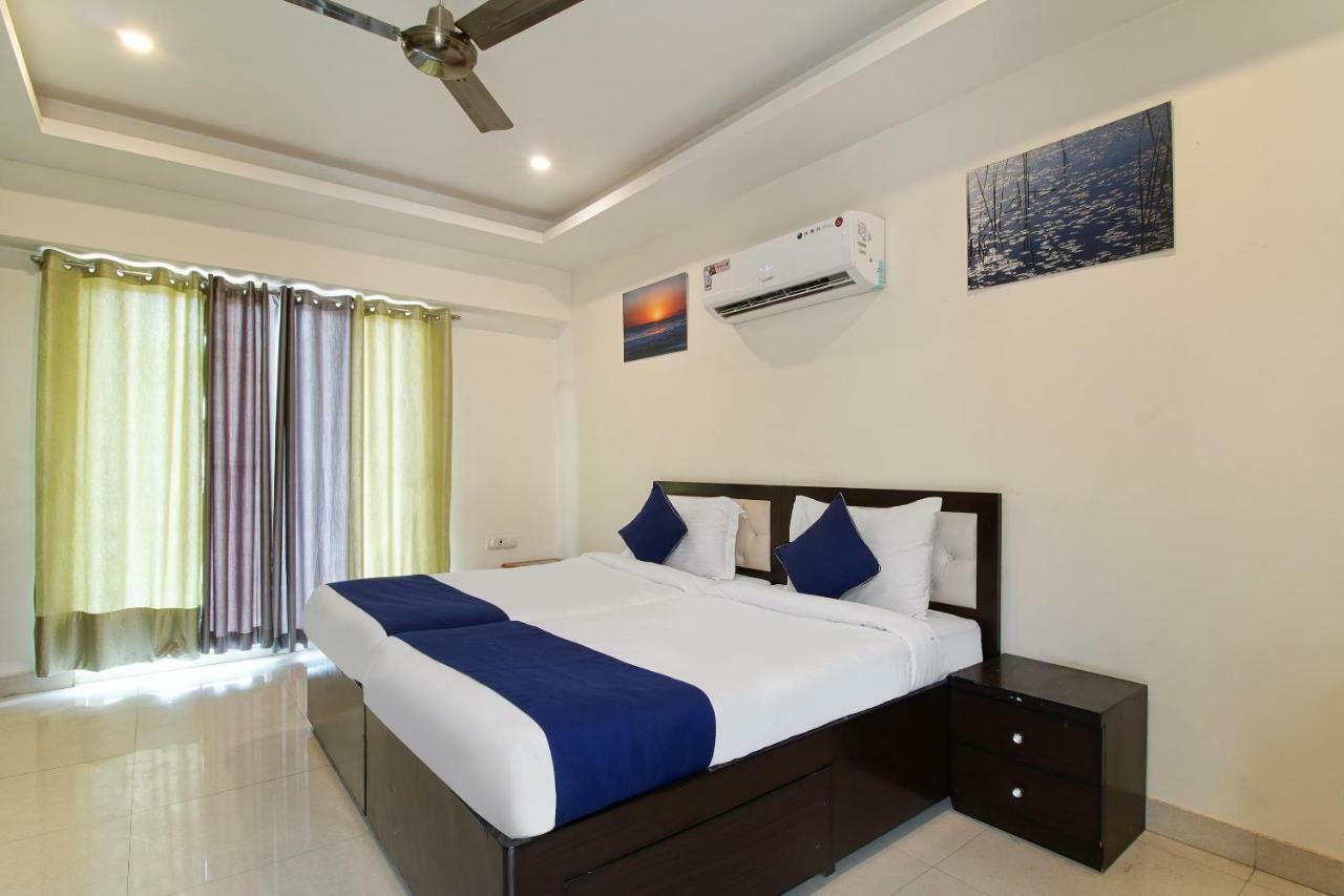 Silverkey Executive 20024 Golf Course Road 3*