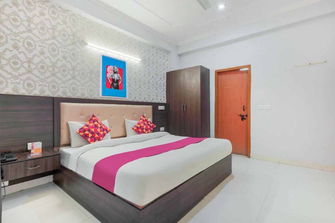 Oyo 28264 Chirag House Hotel