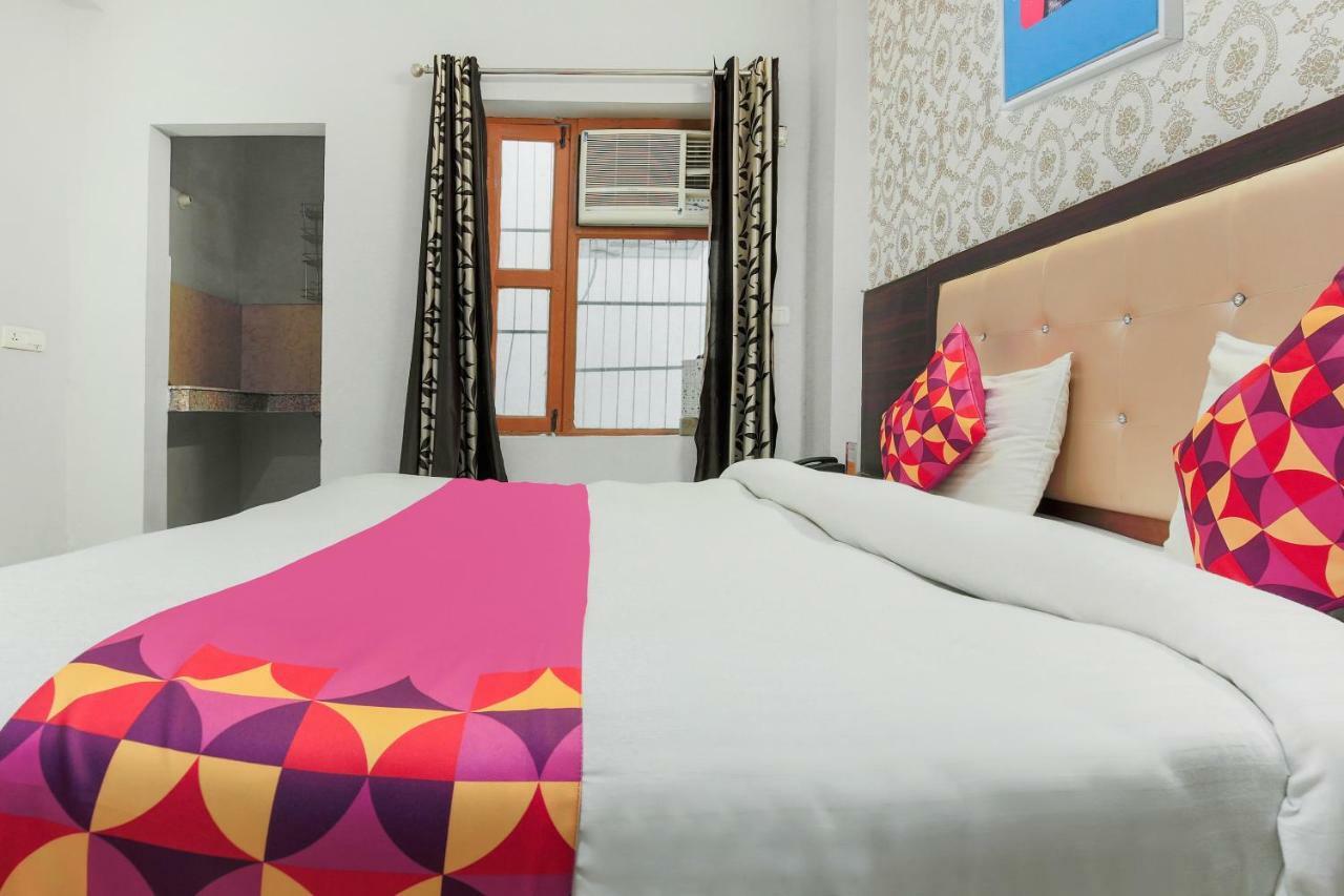 Oyo 28264 Chirag House Hotel