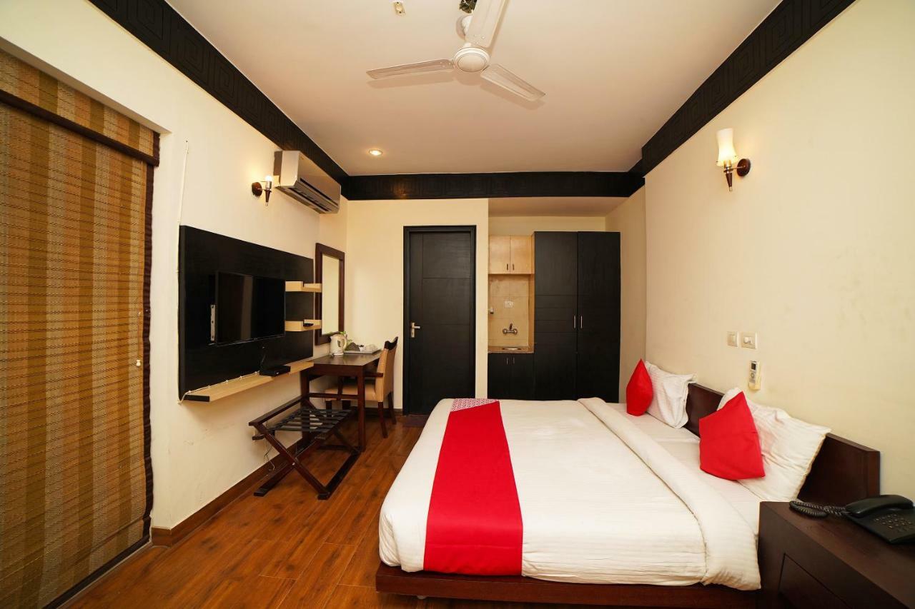 Oyo 45573 Neo Residency 3*