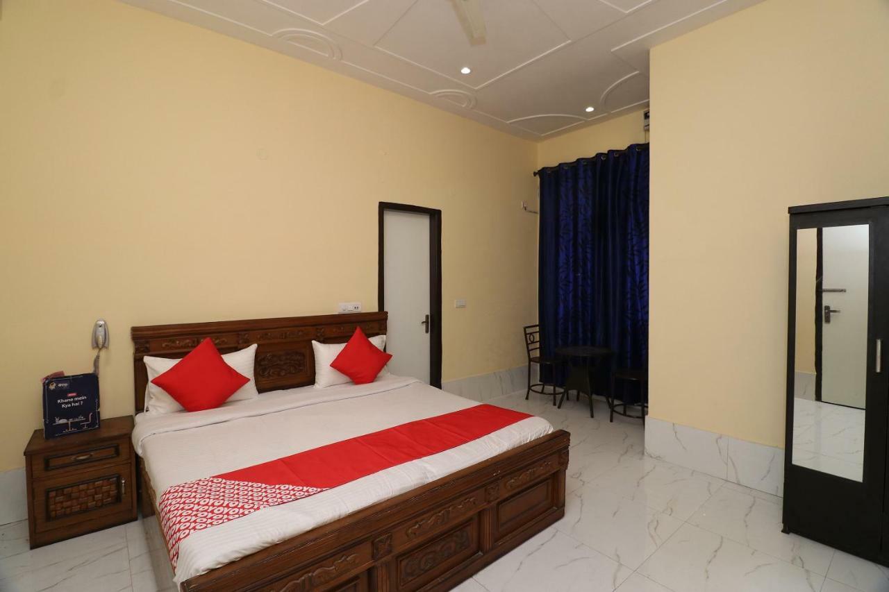 Hotel Oyo 24108 The Palms 3*