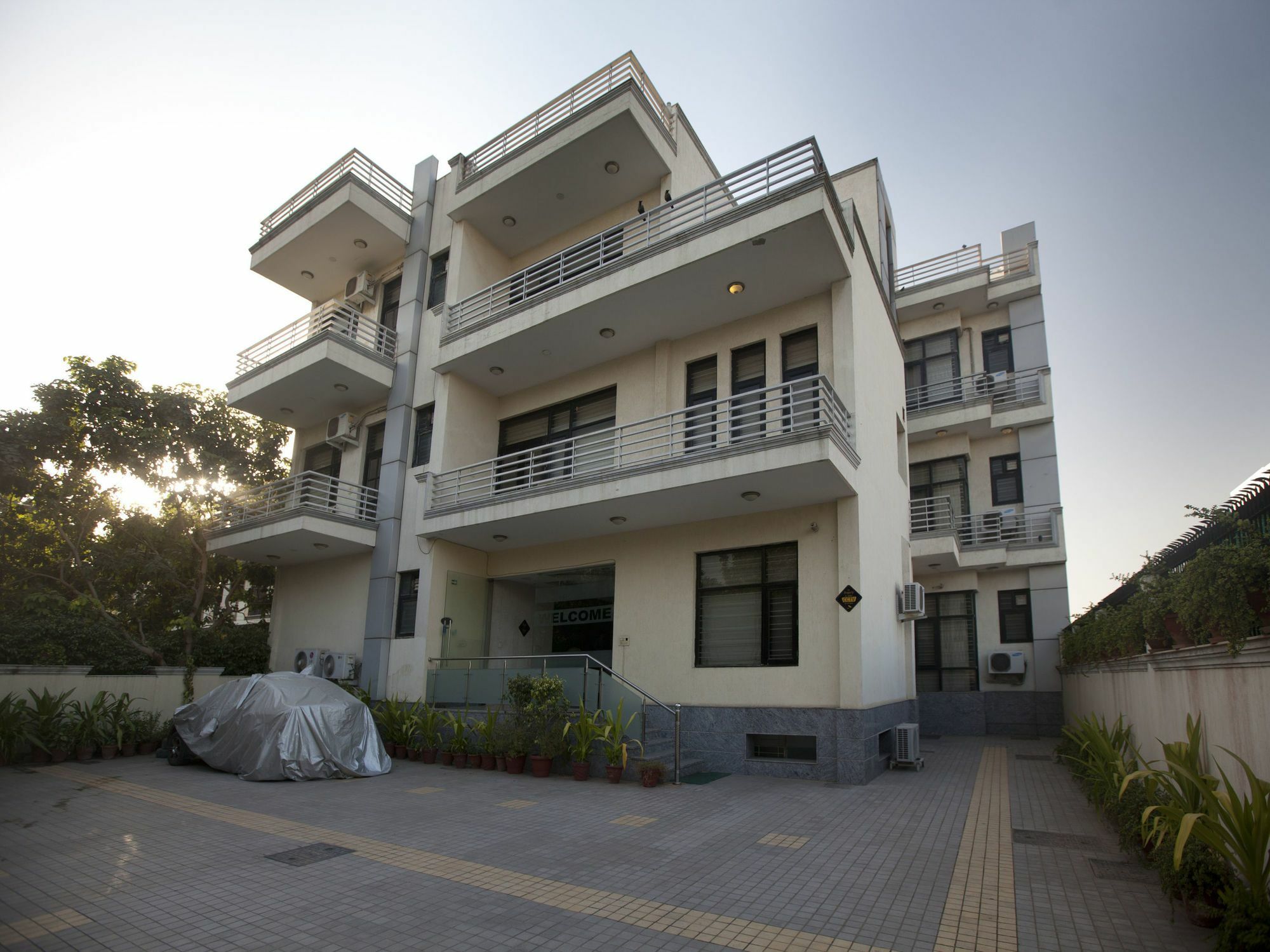 Oyo 2245 Sector 21 3*