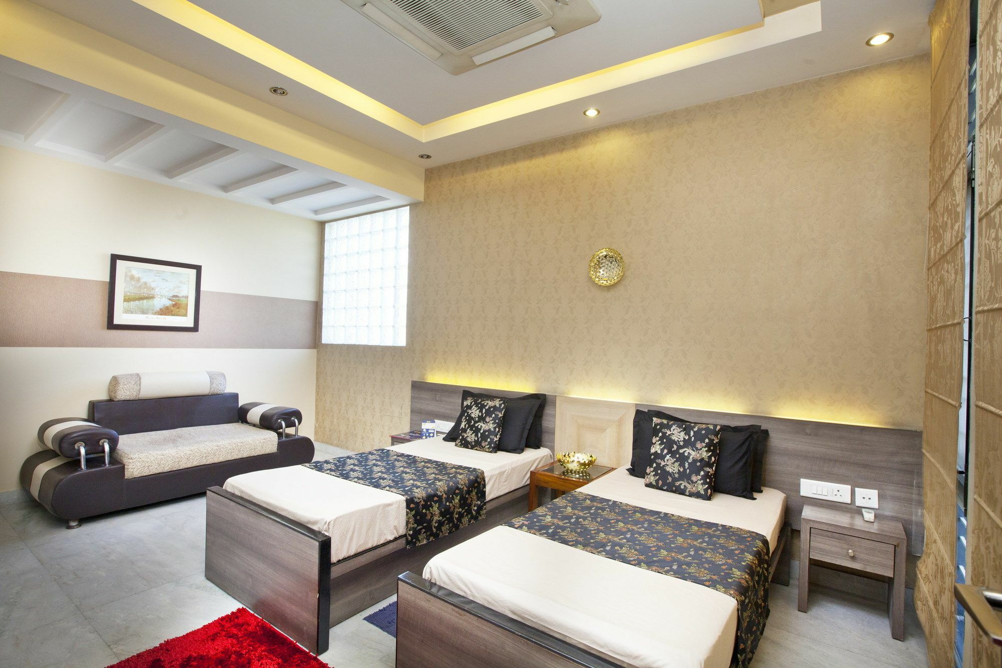 Oyo 2245 Sector 21 Hotel