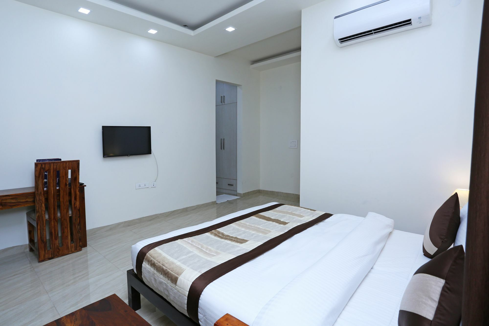 Hotel Oyo 6576 Viskon 3*