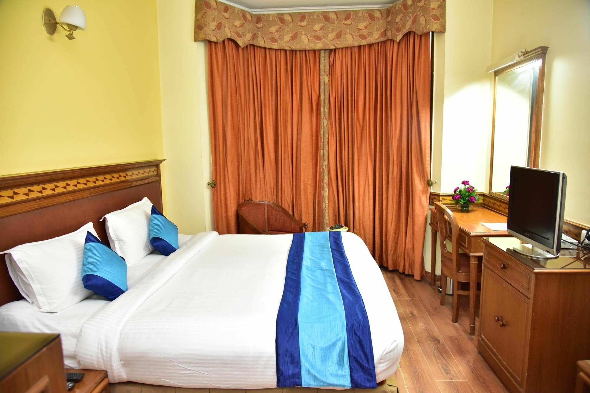Hotel Mint Cyber Gurgaon