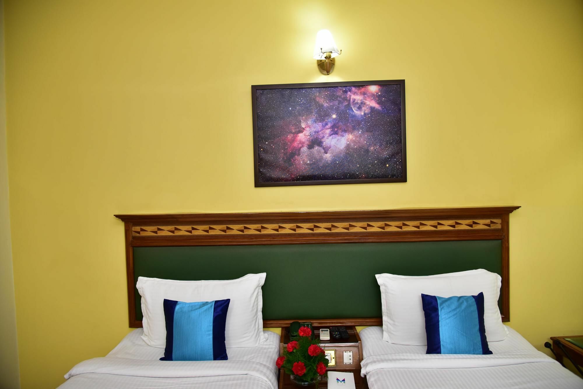 Hotel Mint Cyber Gurgaon