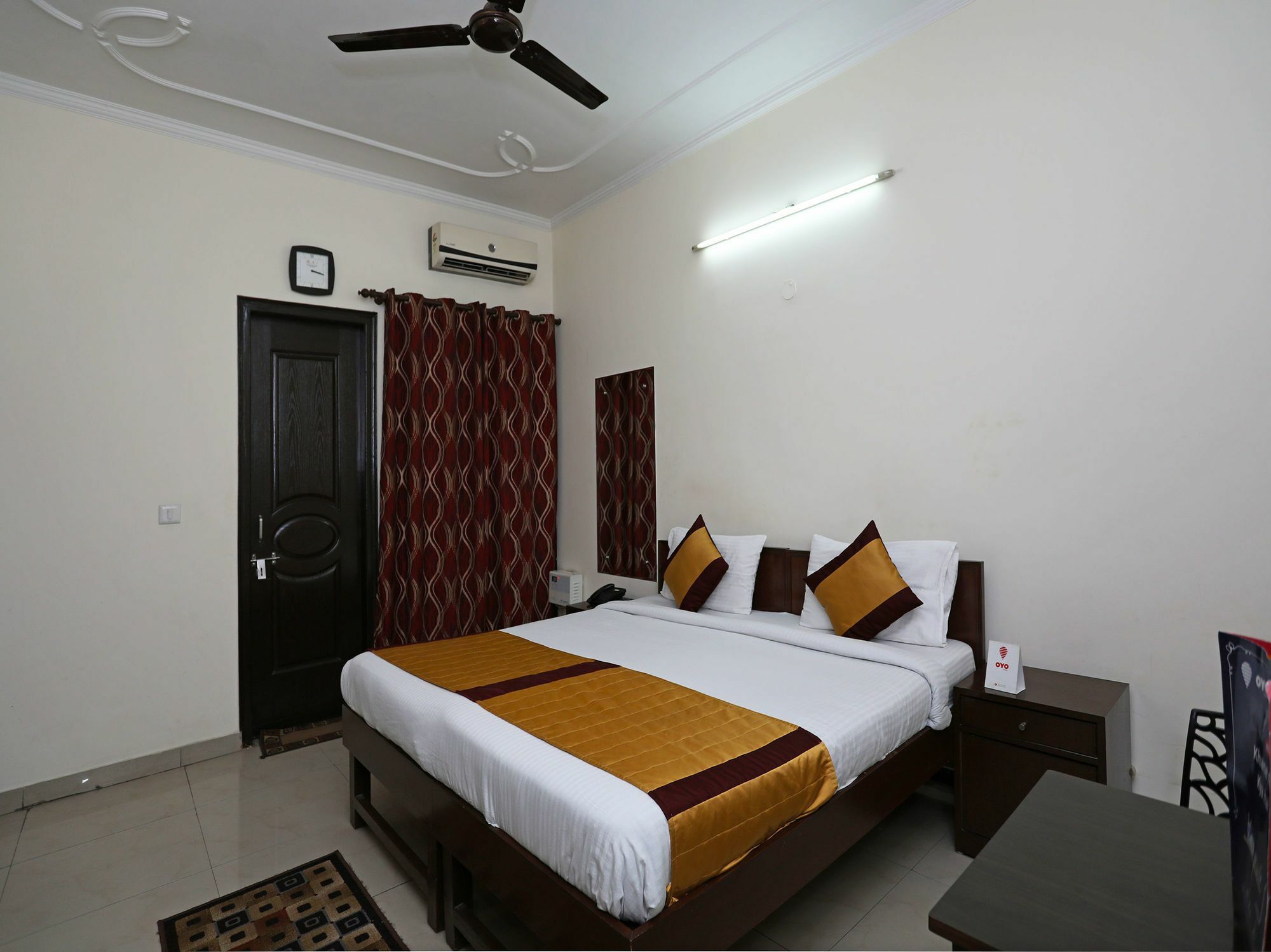 Oyo 9423 Near Medanta Medicity Hospital Hotel 2*