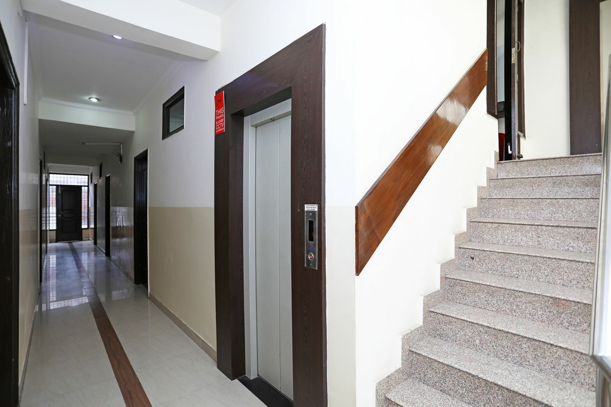 Oyo 9423 Near Medanta Medicity Hospital 2*