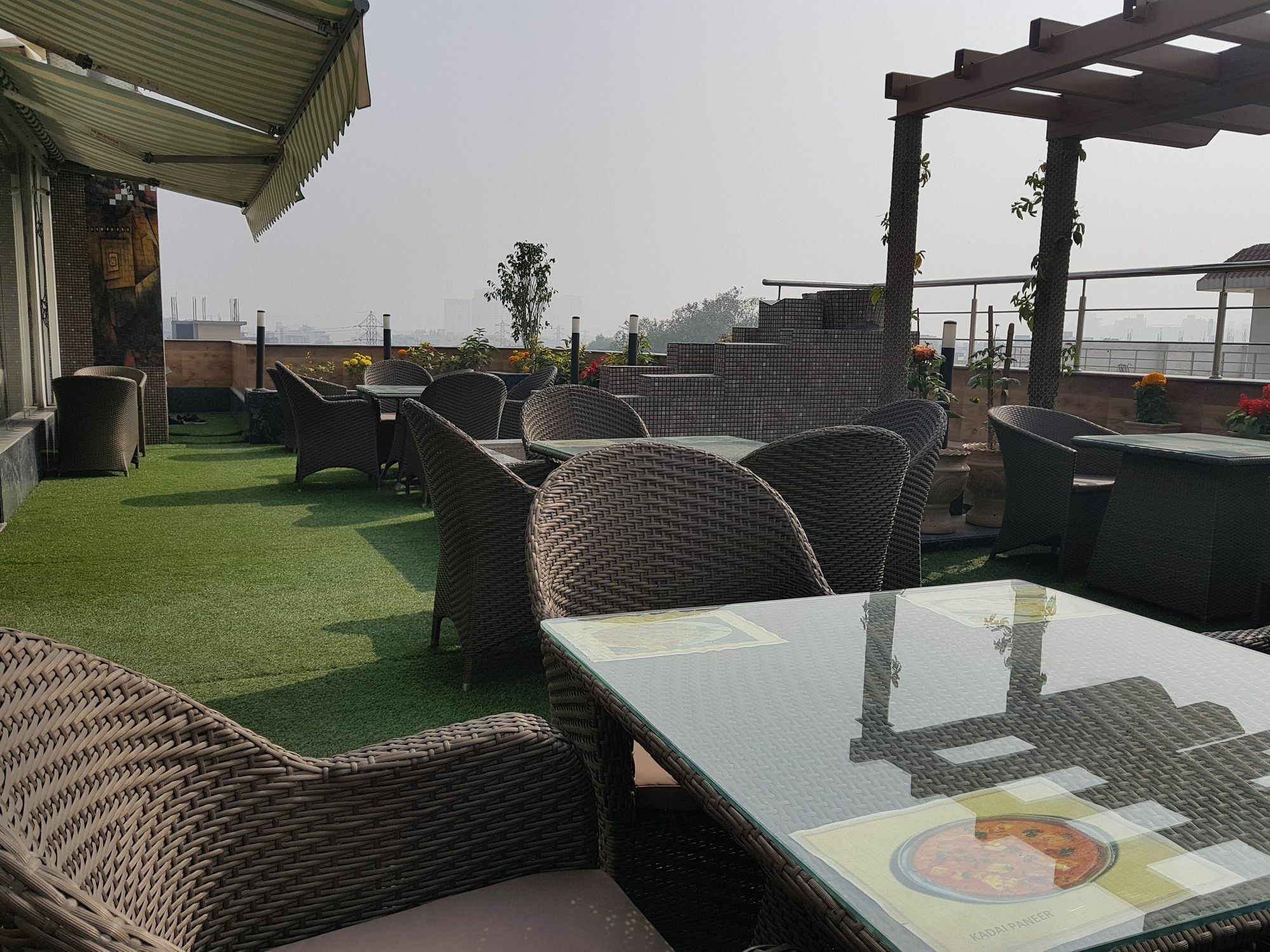 Hotel Platinum Palace Near Medanta Hospital Sector38 Gurgaon