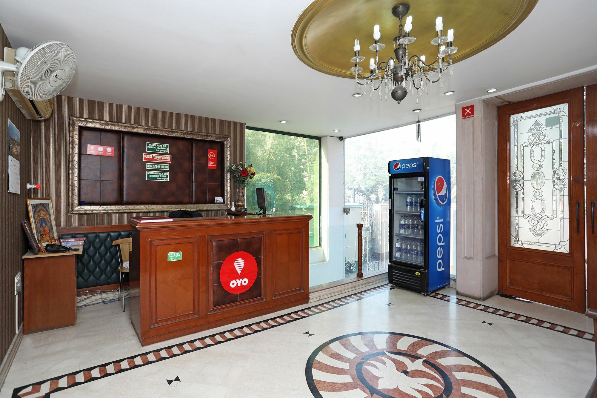 Hotel Oyo 8465 Near Sahara Mall