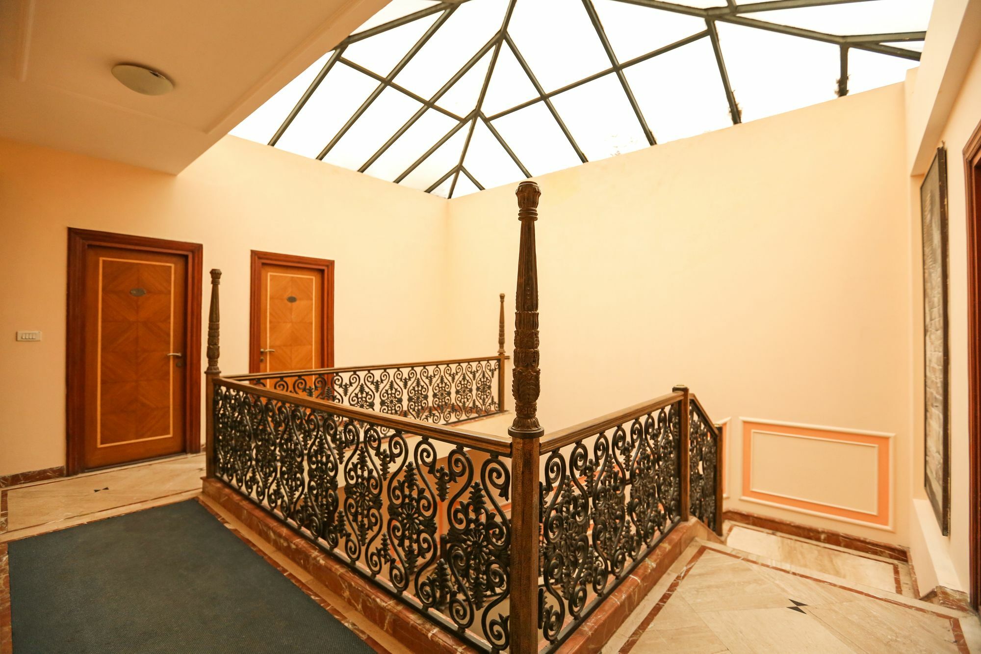 Hotel Oyo 8465 Near Sahara Mall Gurgaon
