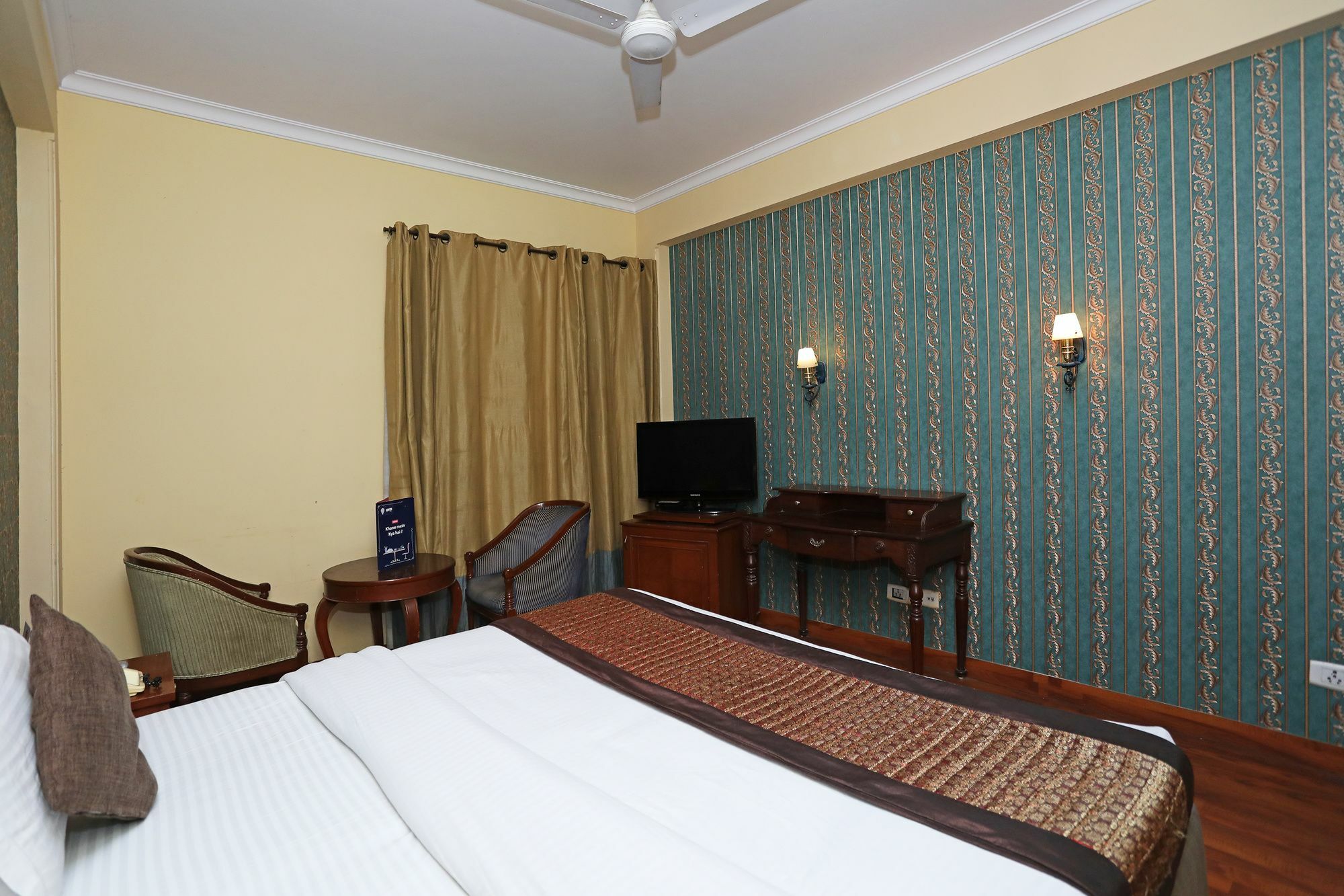 Oyo 8465 Near Sahara Mall Hotel
