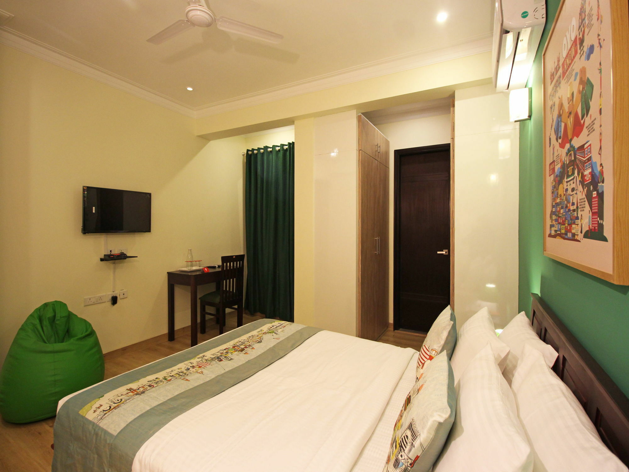 Oyo Flagship Sohna Road Omaxe Mall Hotel