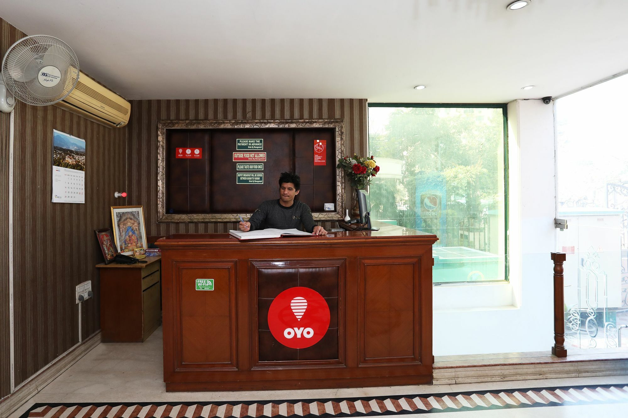 Hotel Oyo 8465 Near Sahara Mall Gurgaon