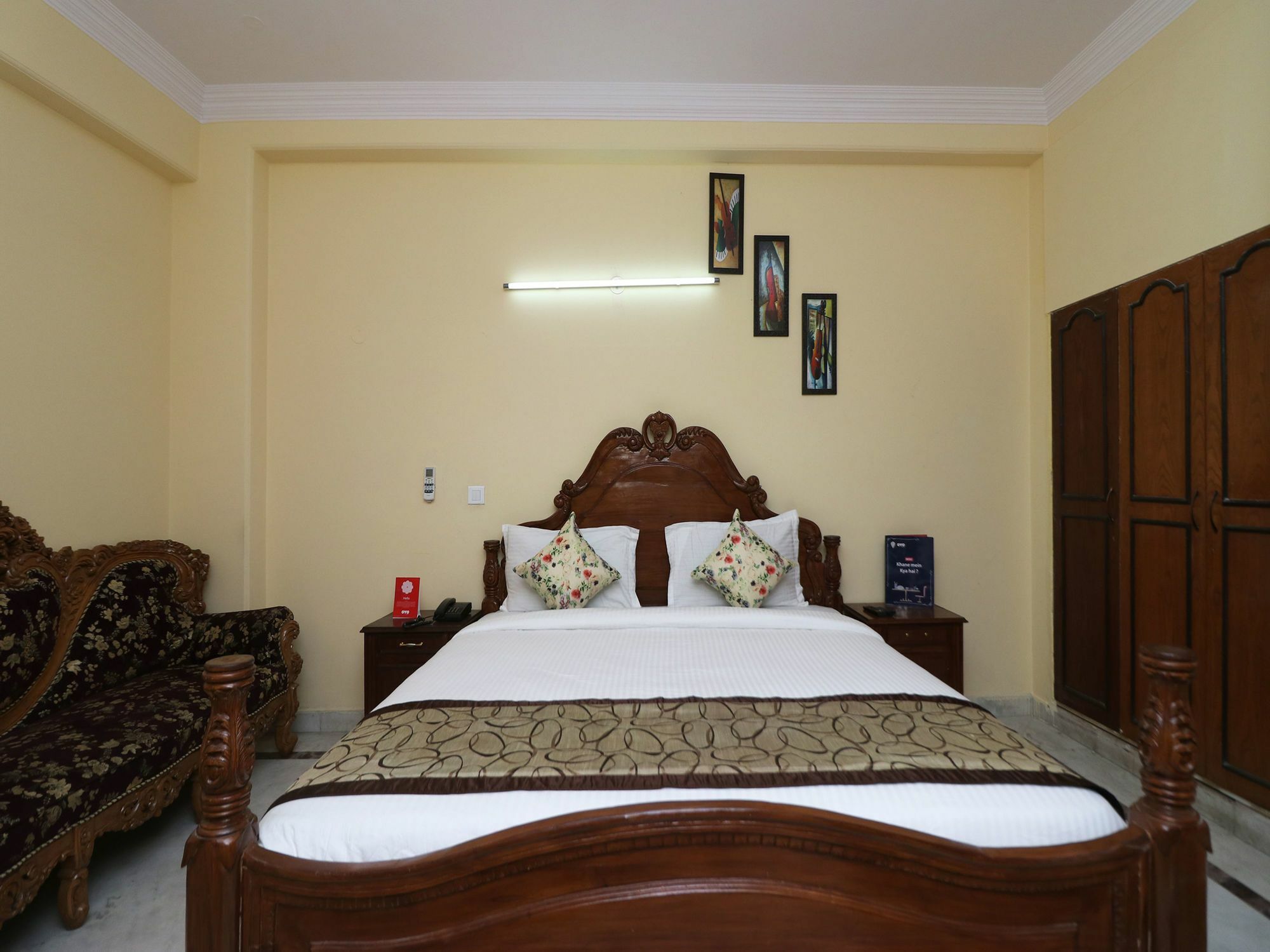 Oyo 12311 Annus Holidays Hotel