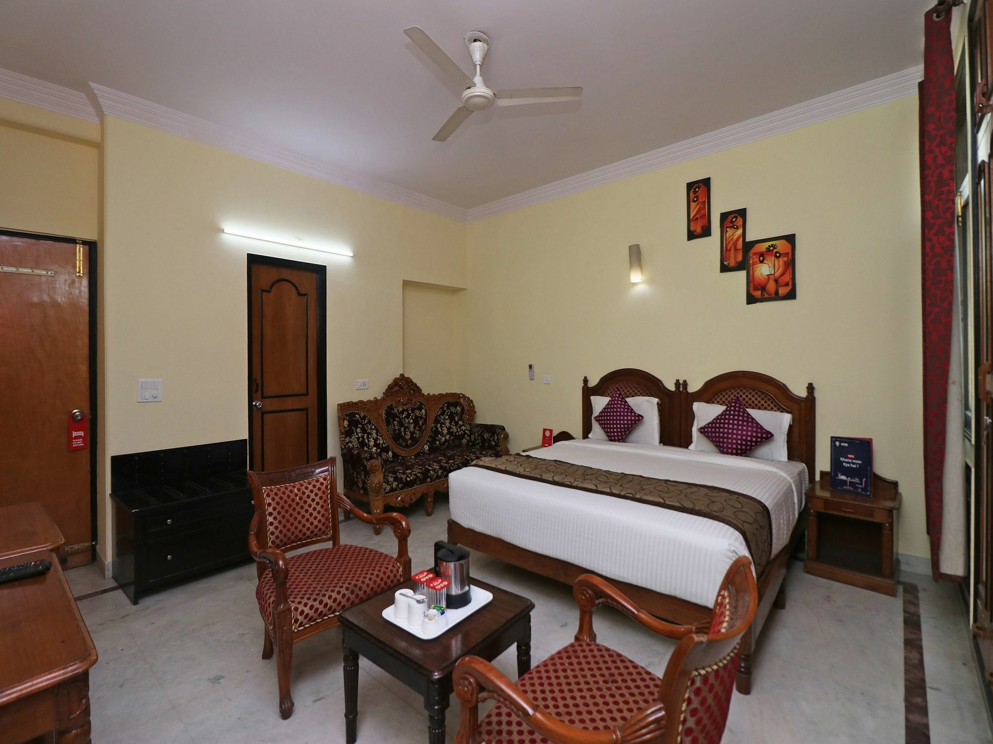 Oyo 12311 Annus Holidays Hotel