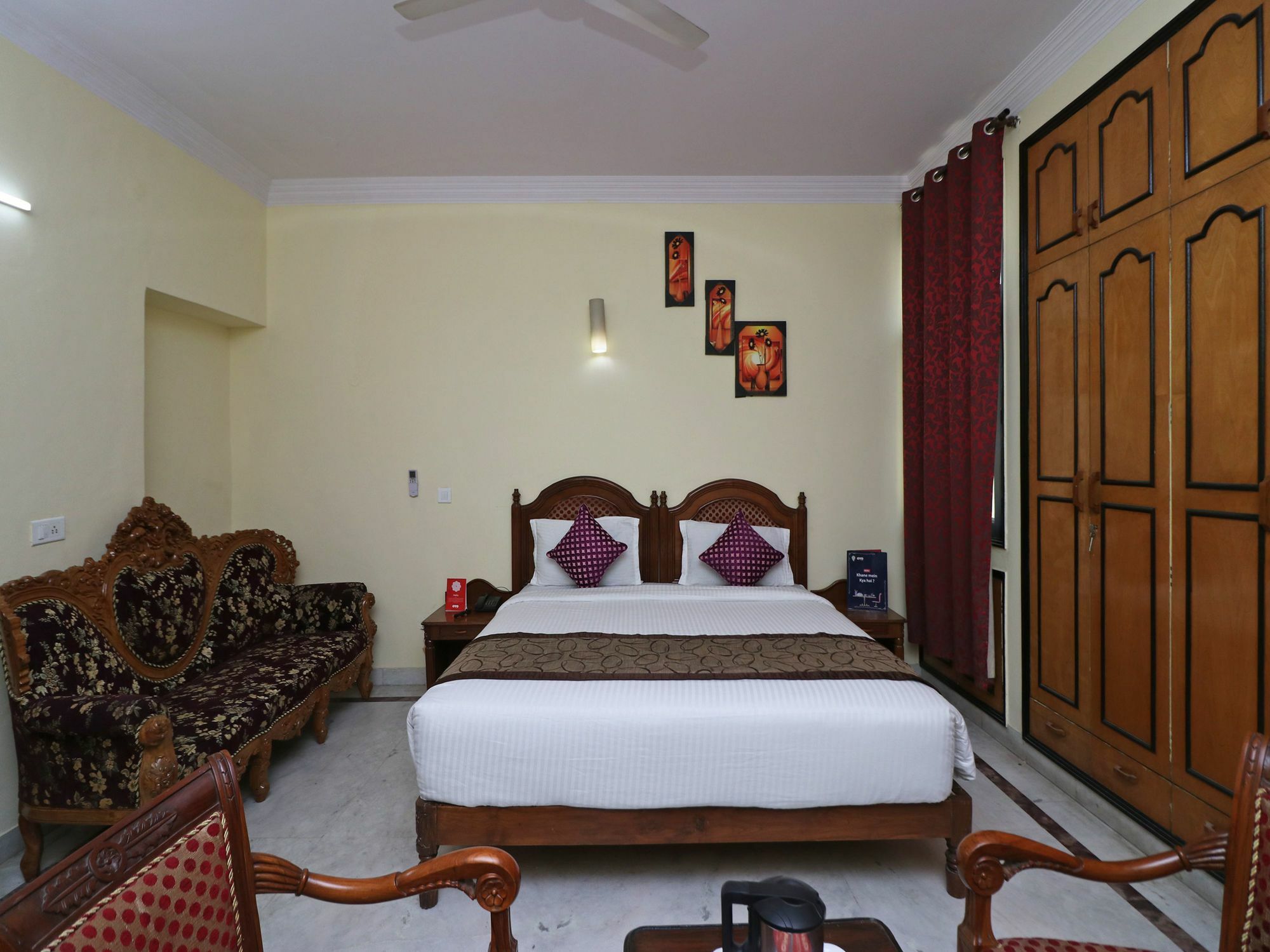 Oyo 12311 Annus Holidays Hotel