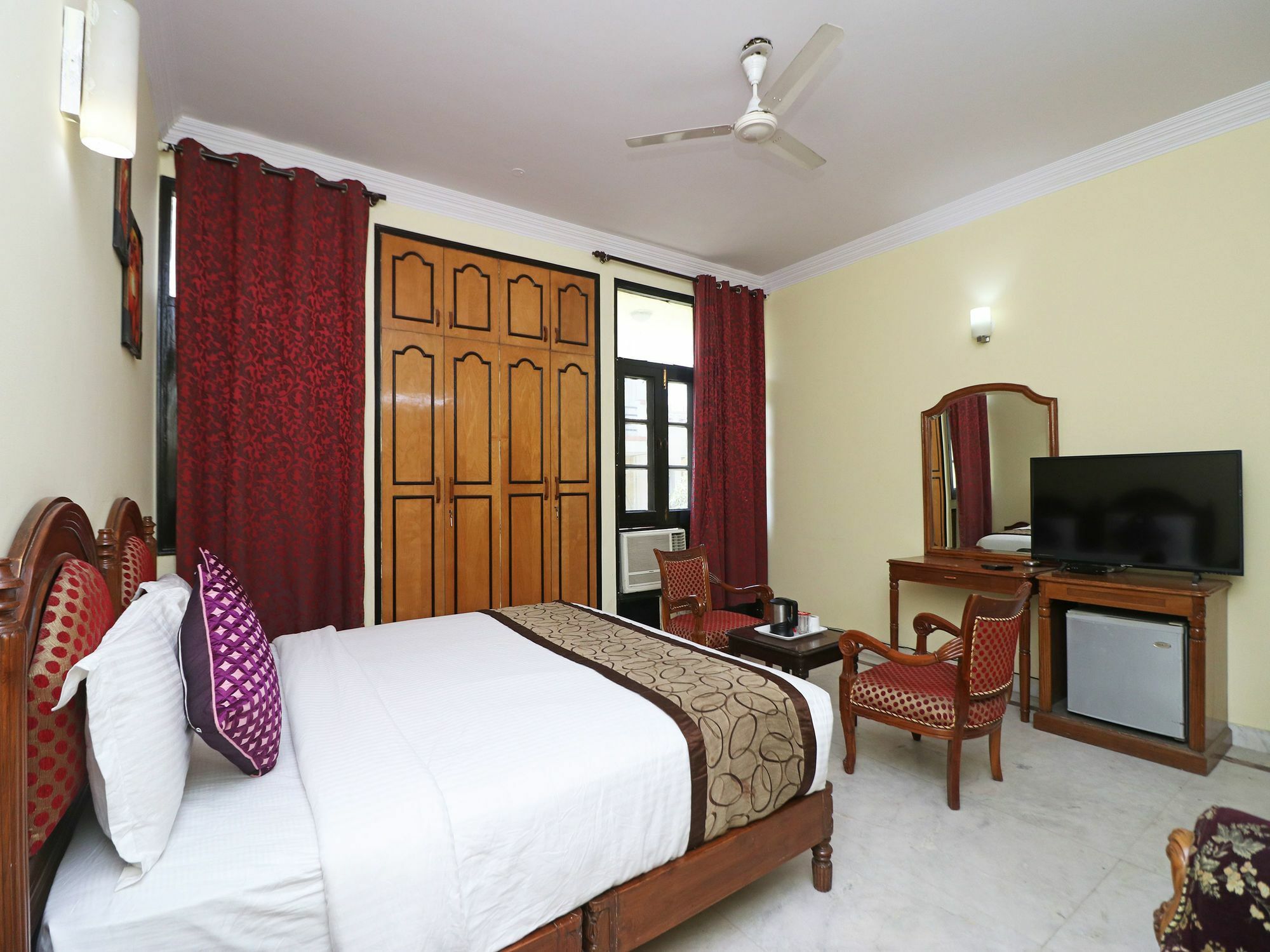 Hotel Oyo 12311 Annus Holidays