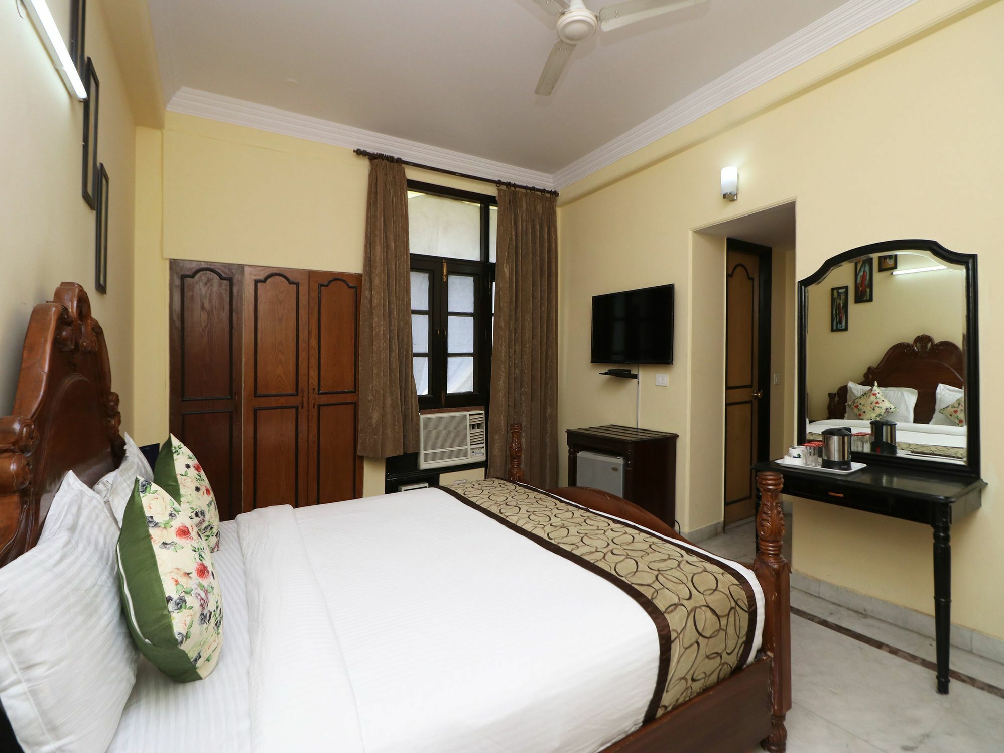 Oyo 12311 Annus Holidays 3* Gurgaon
