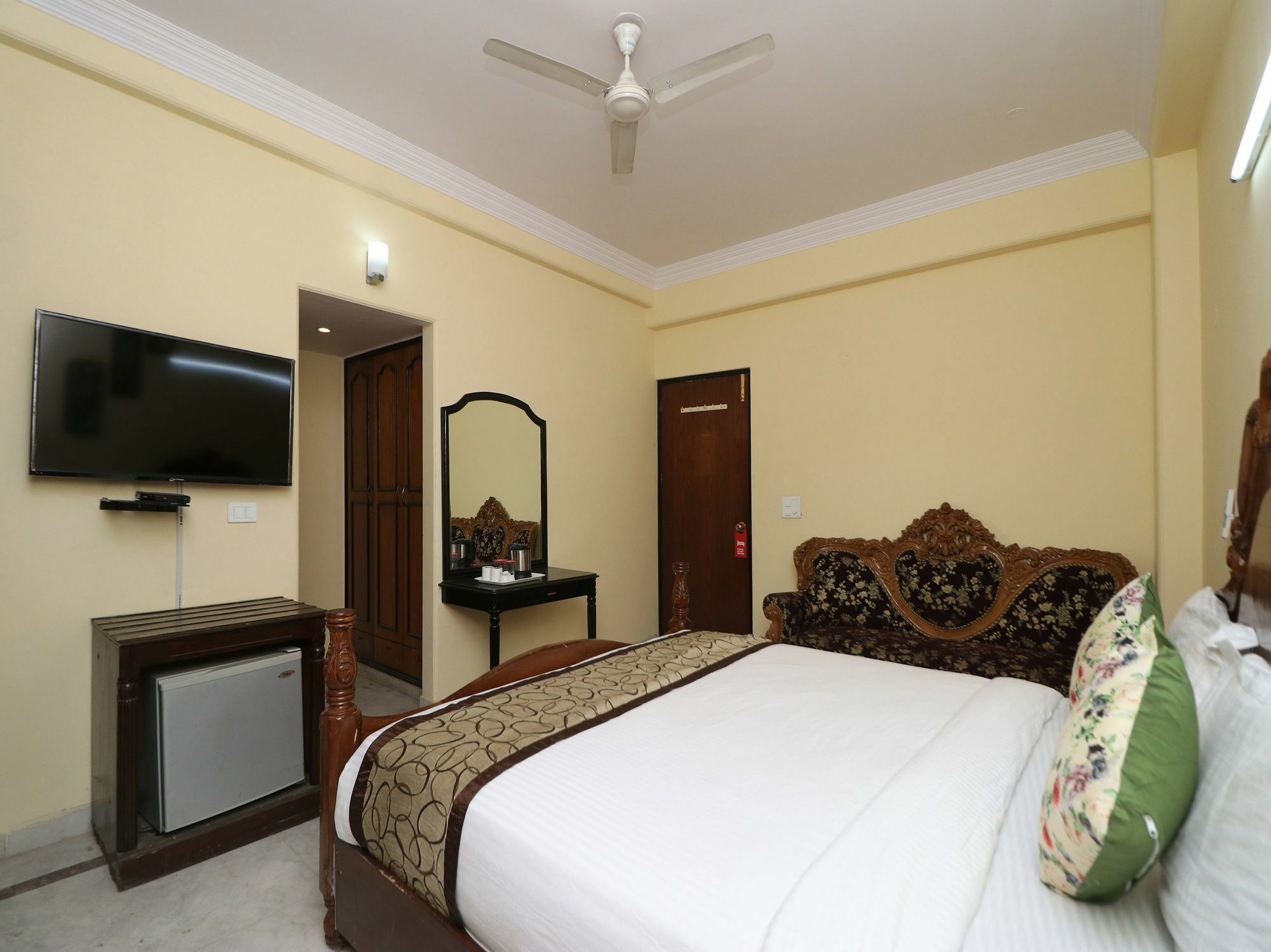 Oyo 12311 Annus Holidays