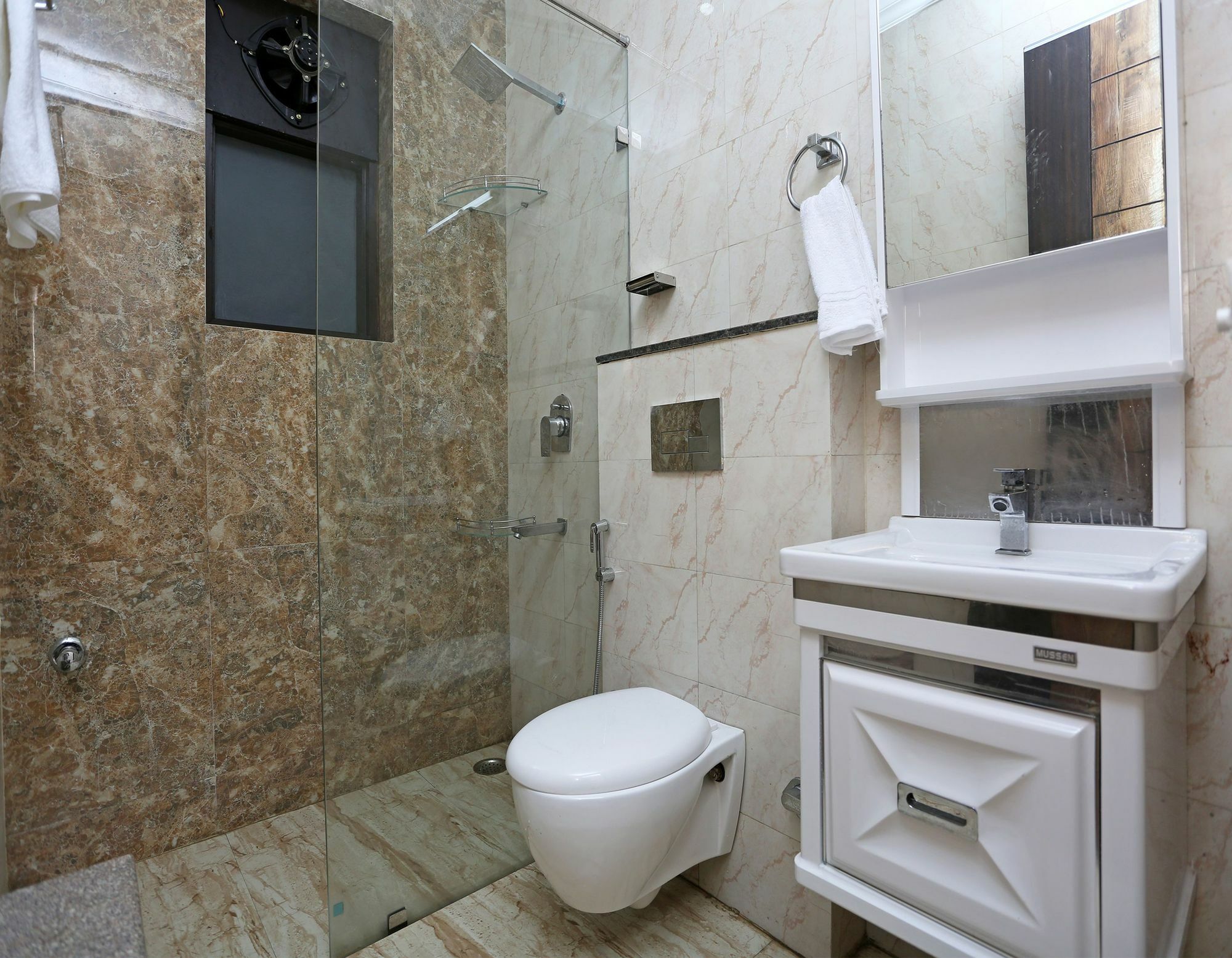 Oyo 9997 Navru Heritage Hotel 3*
