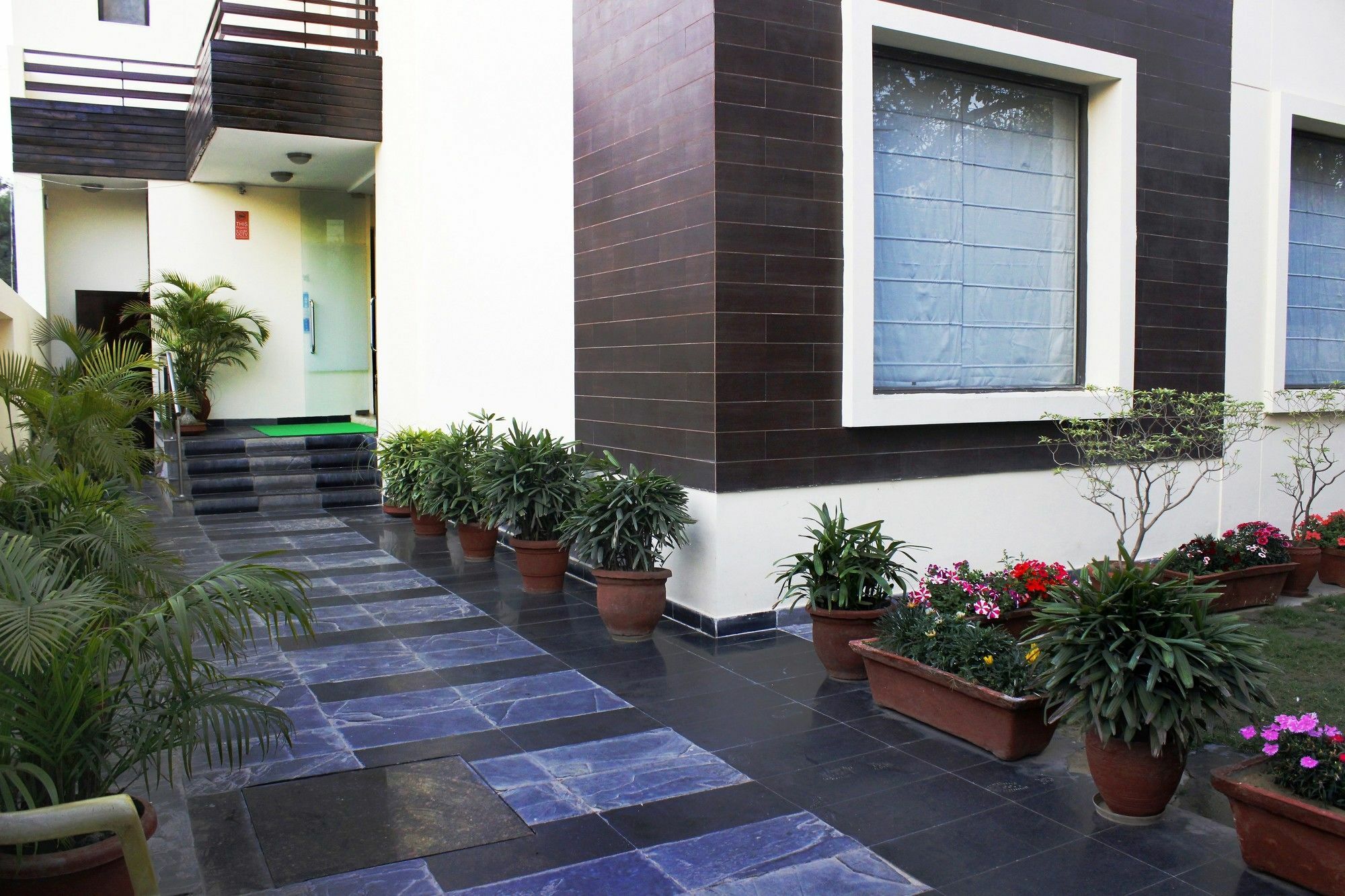 Hotel Fabhotel Moulsari Dlf Phase 3 Gurgaon