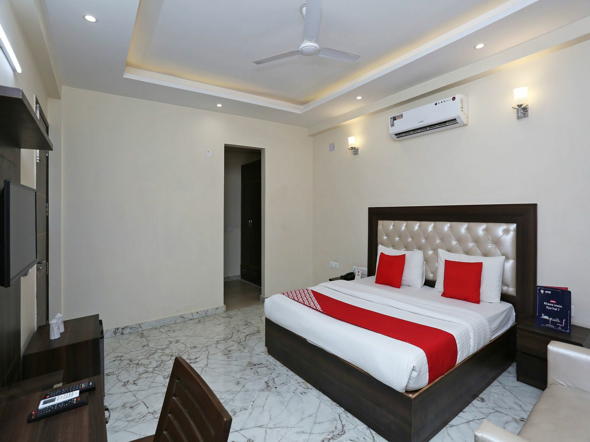 Oyo 14482 Live Hotel