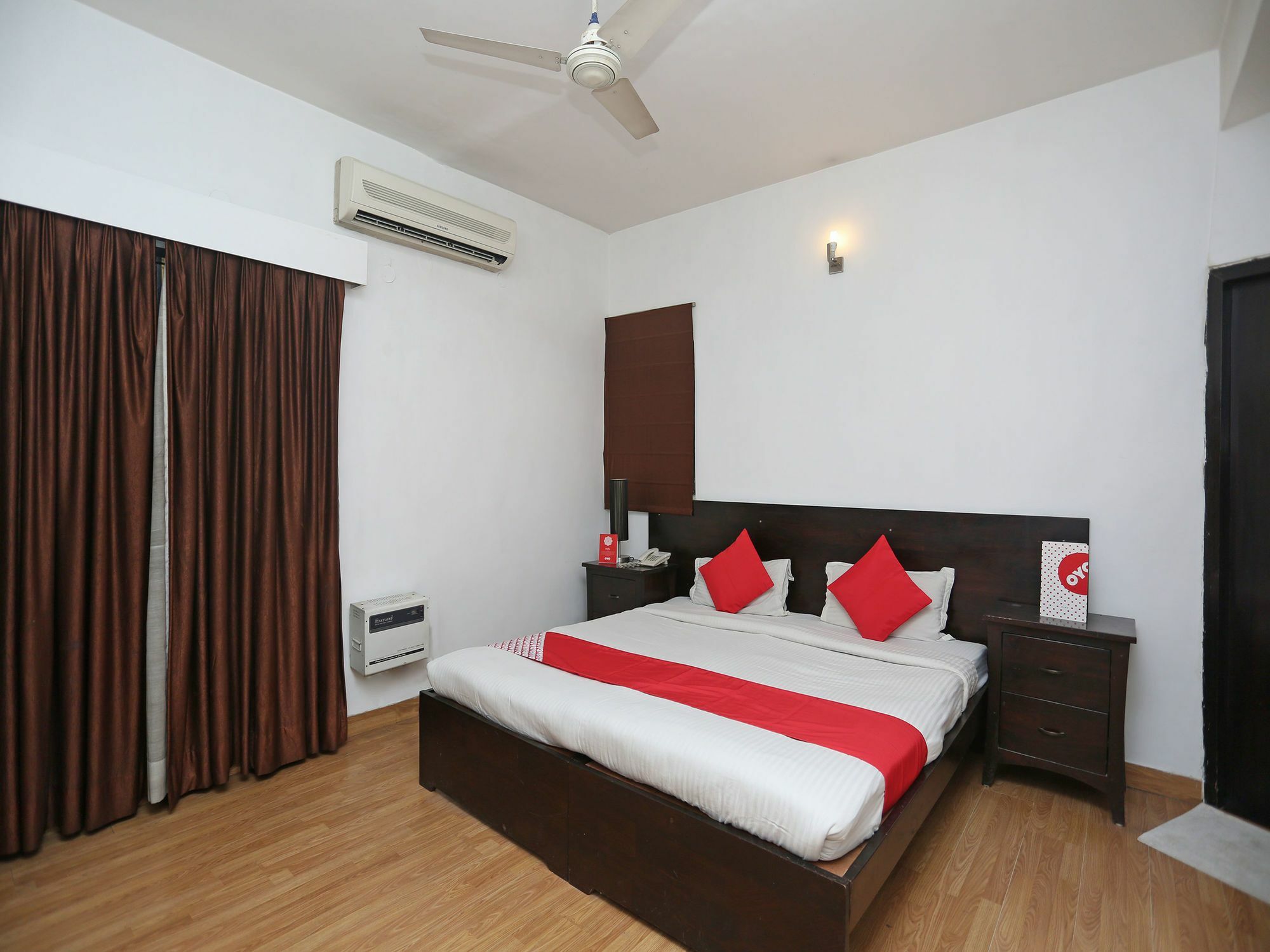 Oyo 14999 Crossroads Woodbridge Hotel