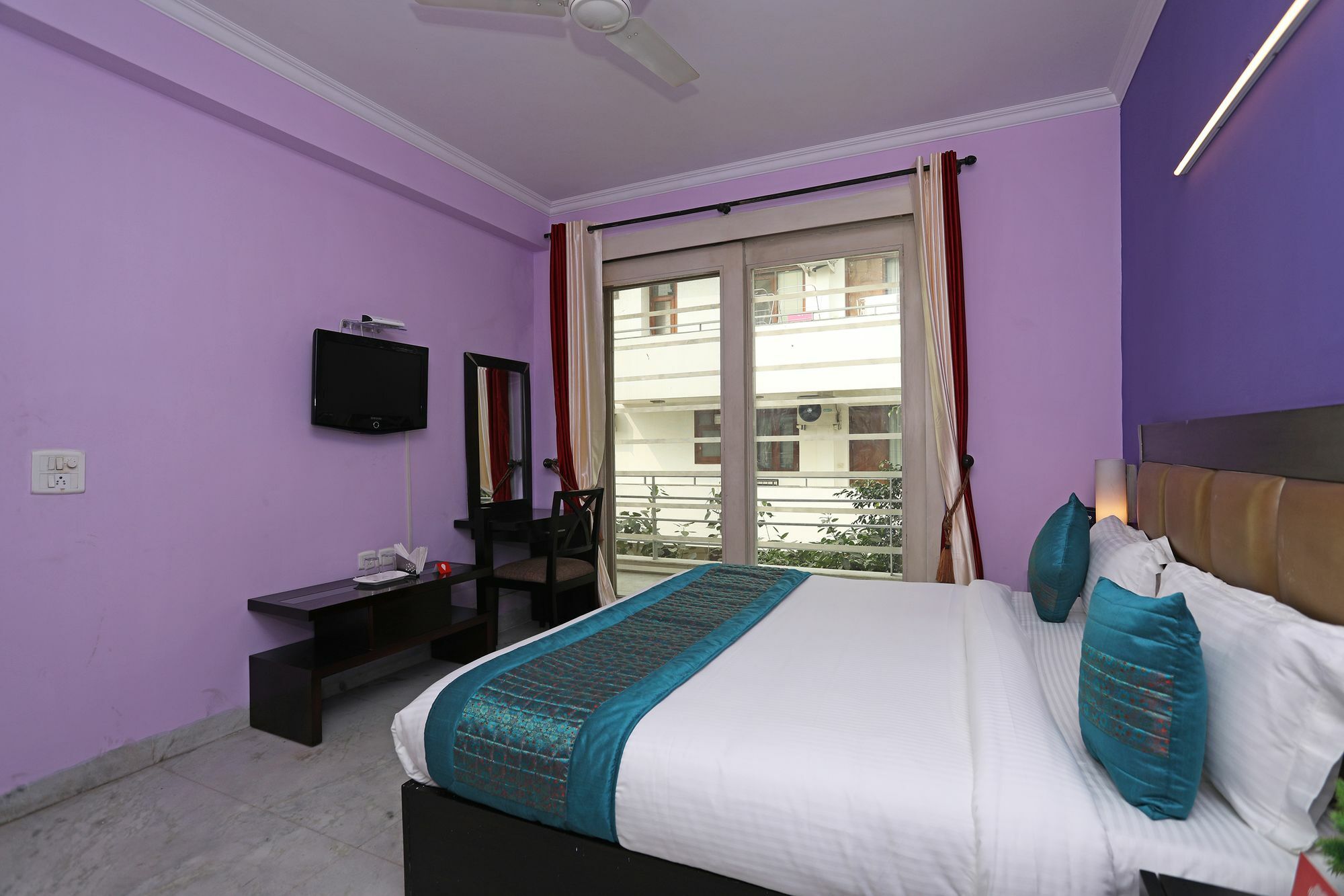 Hotel Oyo 9947 Ashiana