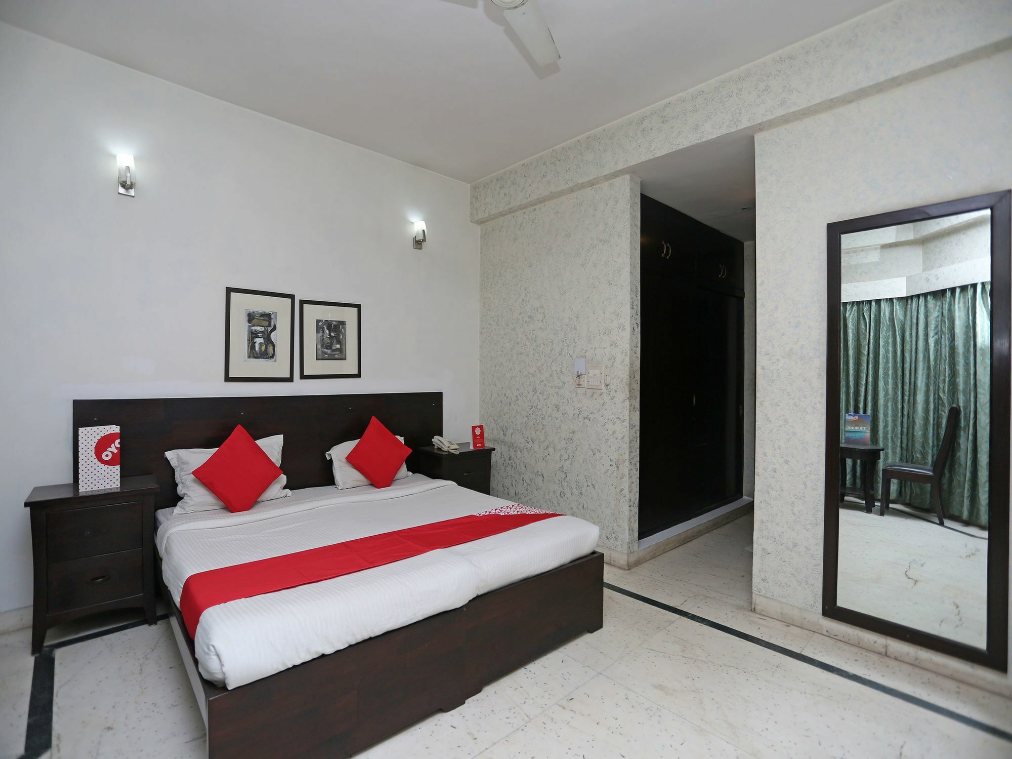 Oyo 14999 Crossroads Woodbridge Hotel 2*
