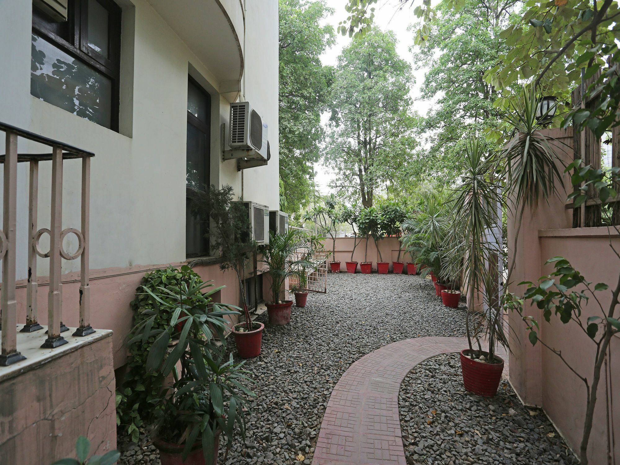 Oyo 14999 Crossroads Woodbridge Hotel Gurgaon