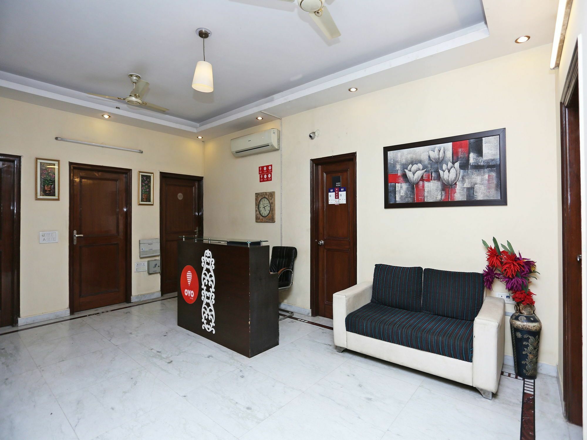 Oyo 306 Staayy Hotel